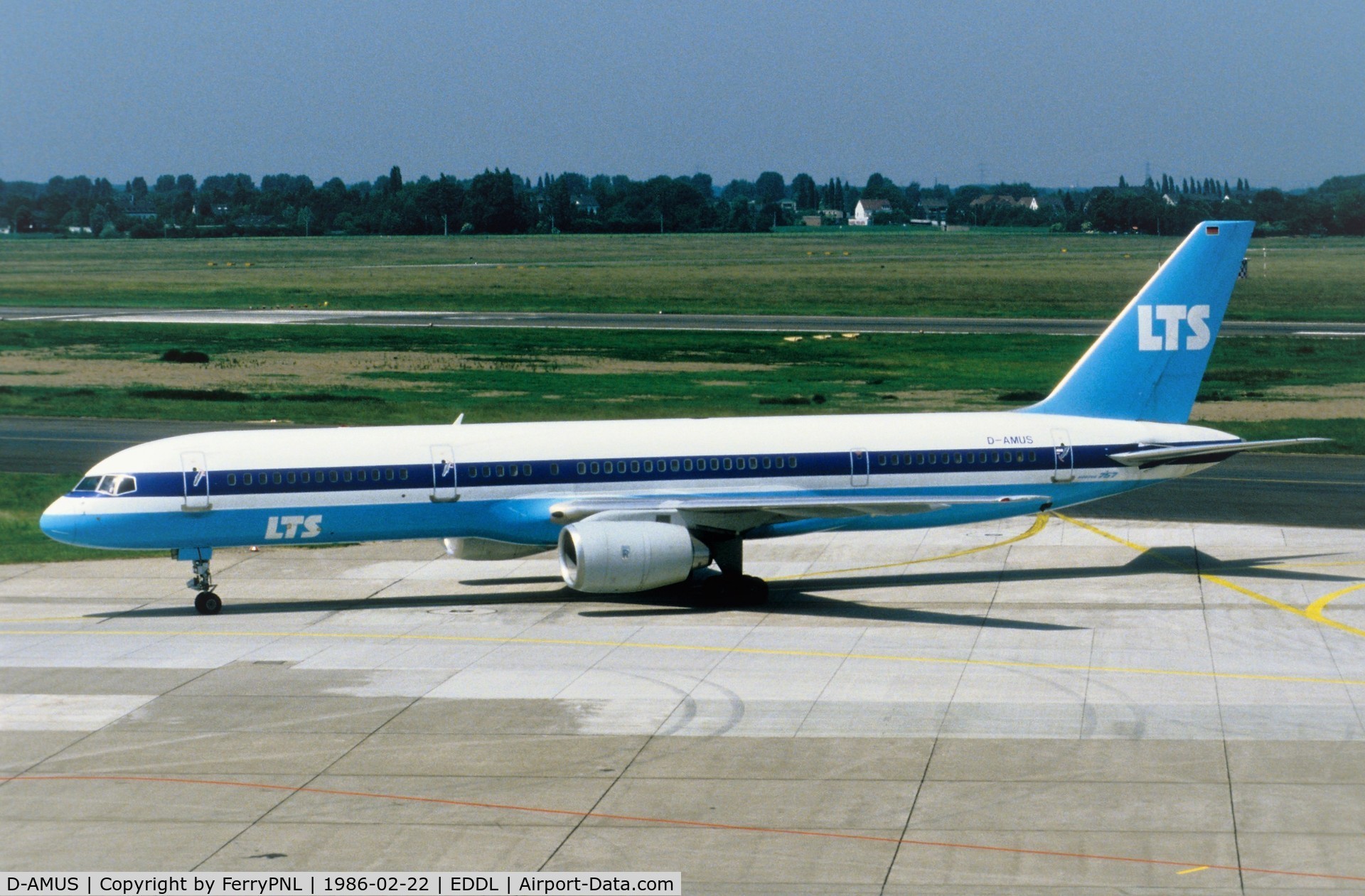 D-AMUS, 1984 Boeing 757-2G5 C/N 23119, LTS B752 entering terminal area