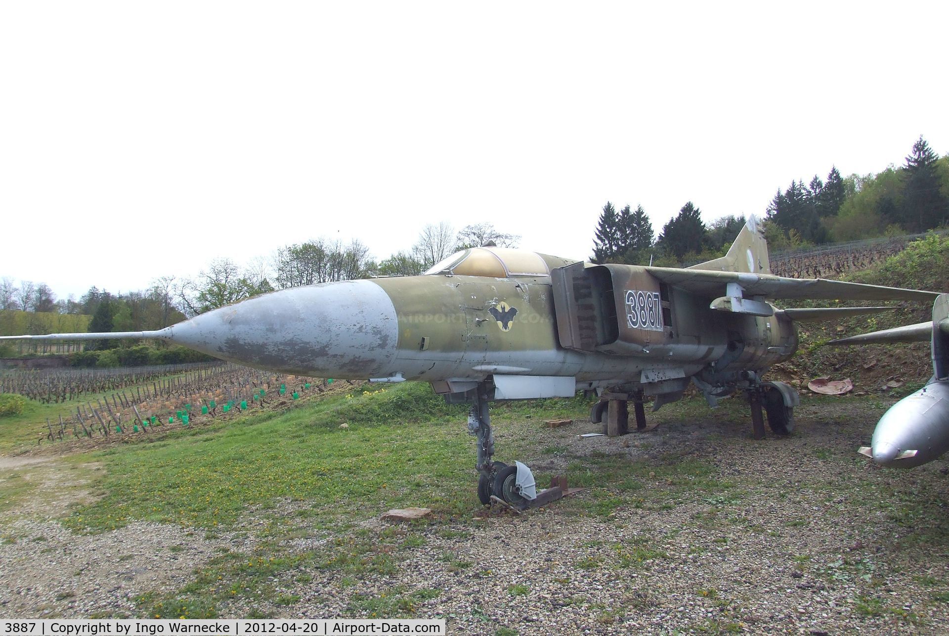 3887, Mikoyan-Gurevich MiG-23MF C/N 0390213887, Mikoyan i Gurevich MiG-23MF FLOGGER-B at the Musee de l'Aviation du Chateau, Savigny-les-Beaune