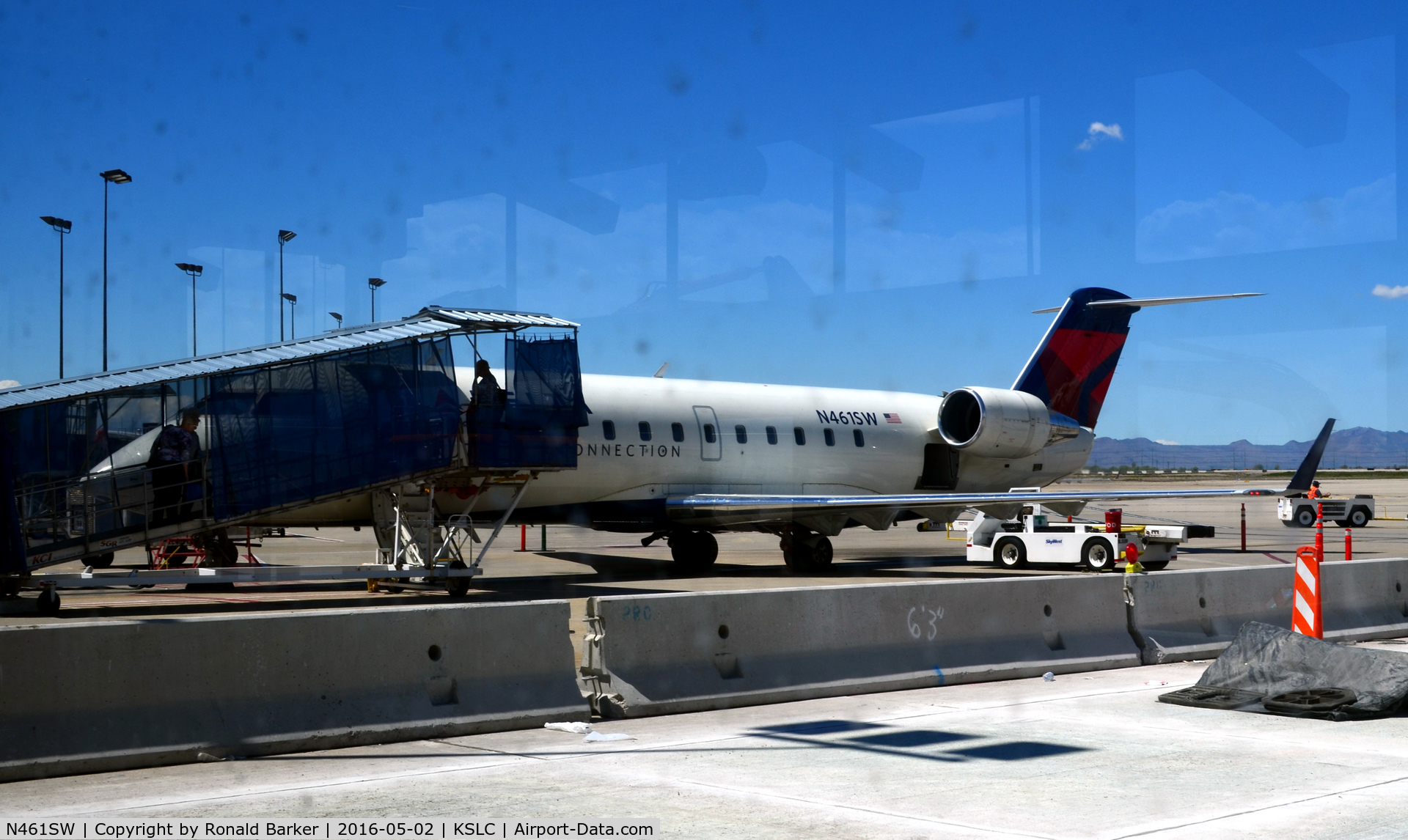 N461SW, 2003 Bombardier CRJ-200LR (CL-600-2B19) C/N 7811, At the gate SLC