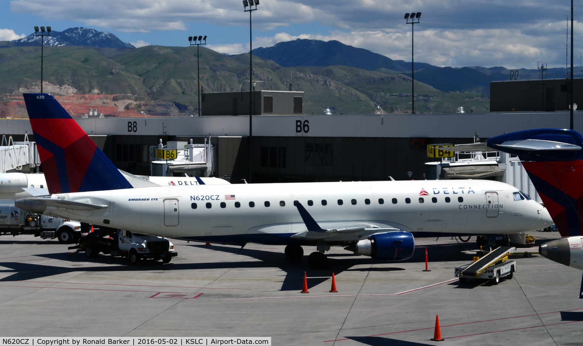 N620CZ, 2008 Embraer 175LR (ERJ-170-200LR) C/N 17000214, Gate B4 SLC