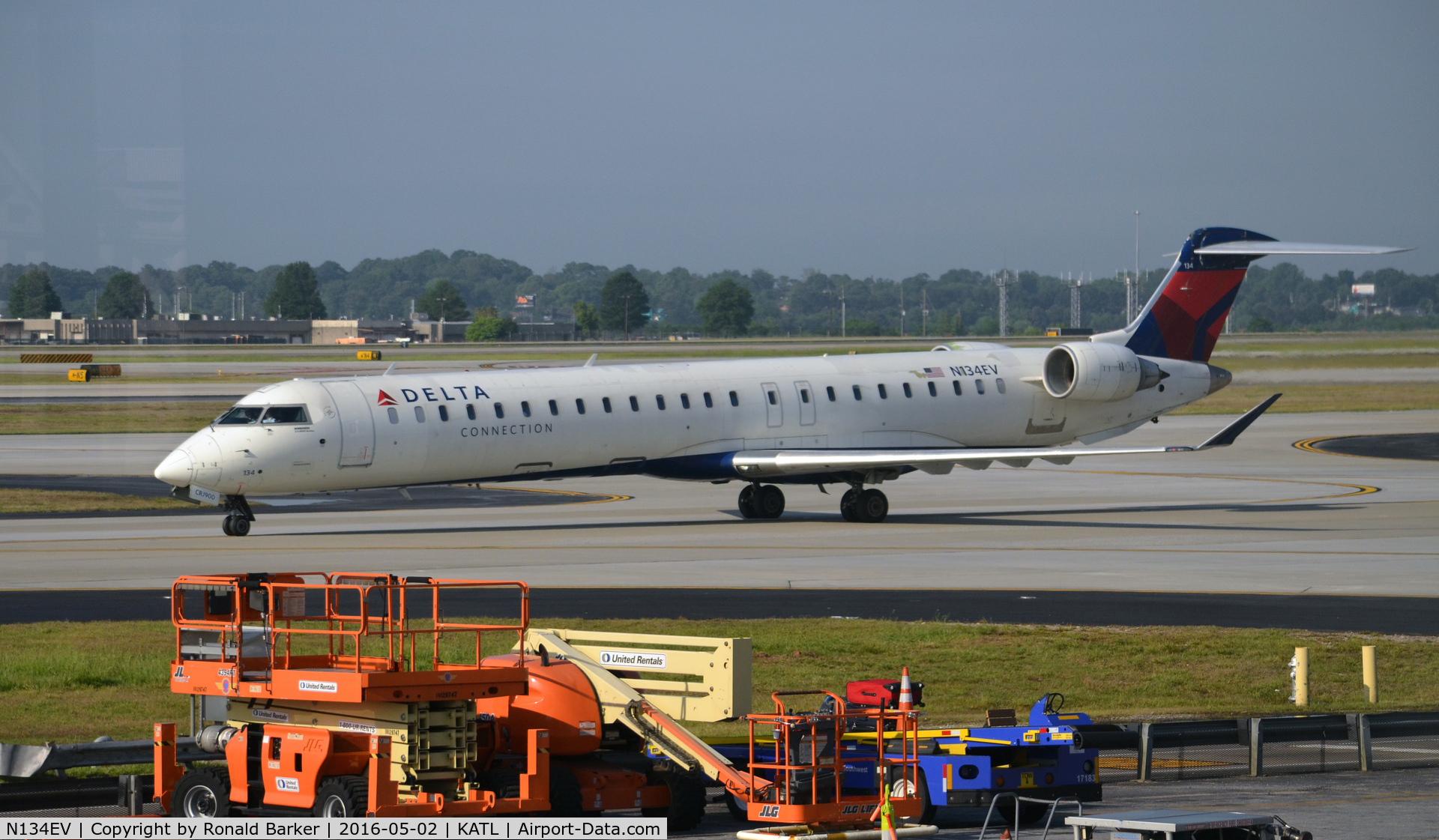 N134EV, 2009 Bombardier CRJ-900ER (CL-600-2D24) C/N 15223, Taxi Atlanta