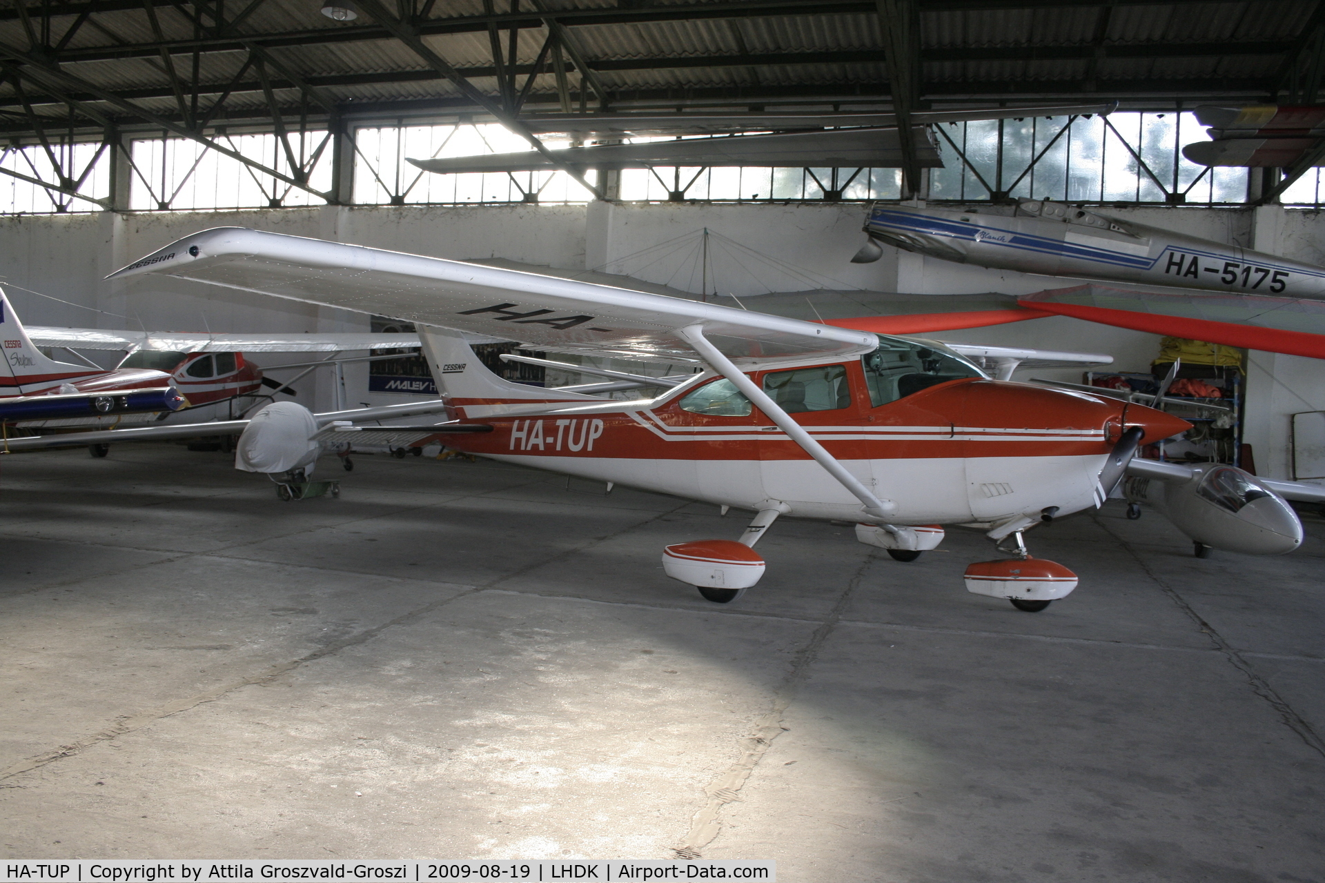 HA-TUP, Cessna 182P Skylane C/N 18263805, LHDK - Dunakeszi Airport, Hungary