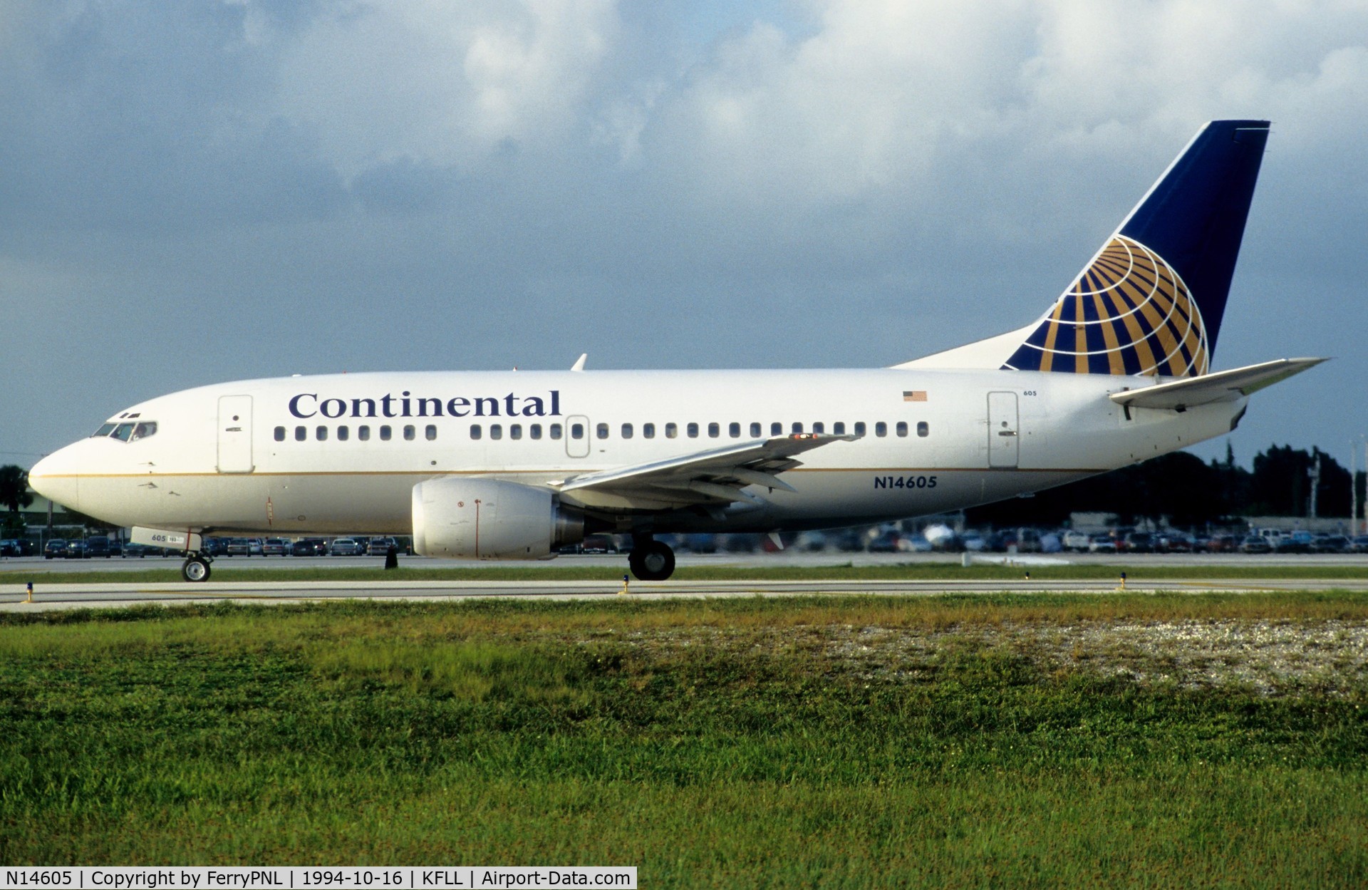 N14605, 1994 Boeing 737-524 C/N 27318, Continental B735 taxiing for departure
