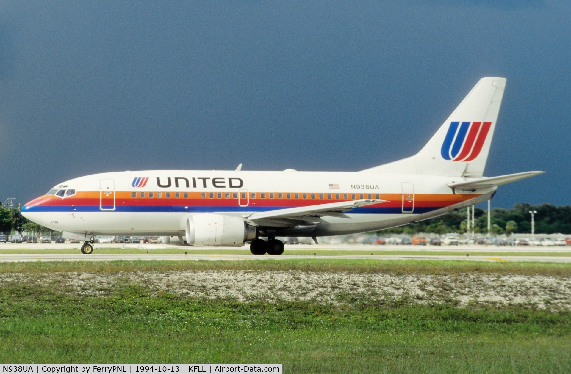 N938UA, 1992 Boeing 737-522 C/N 26671, United B735 taxiing for departure