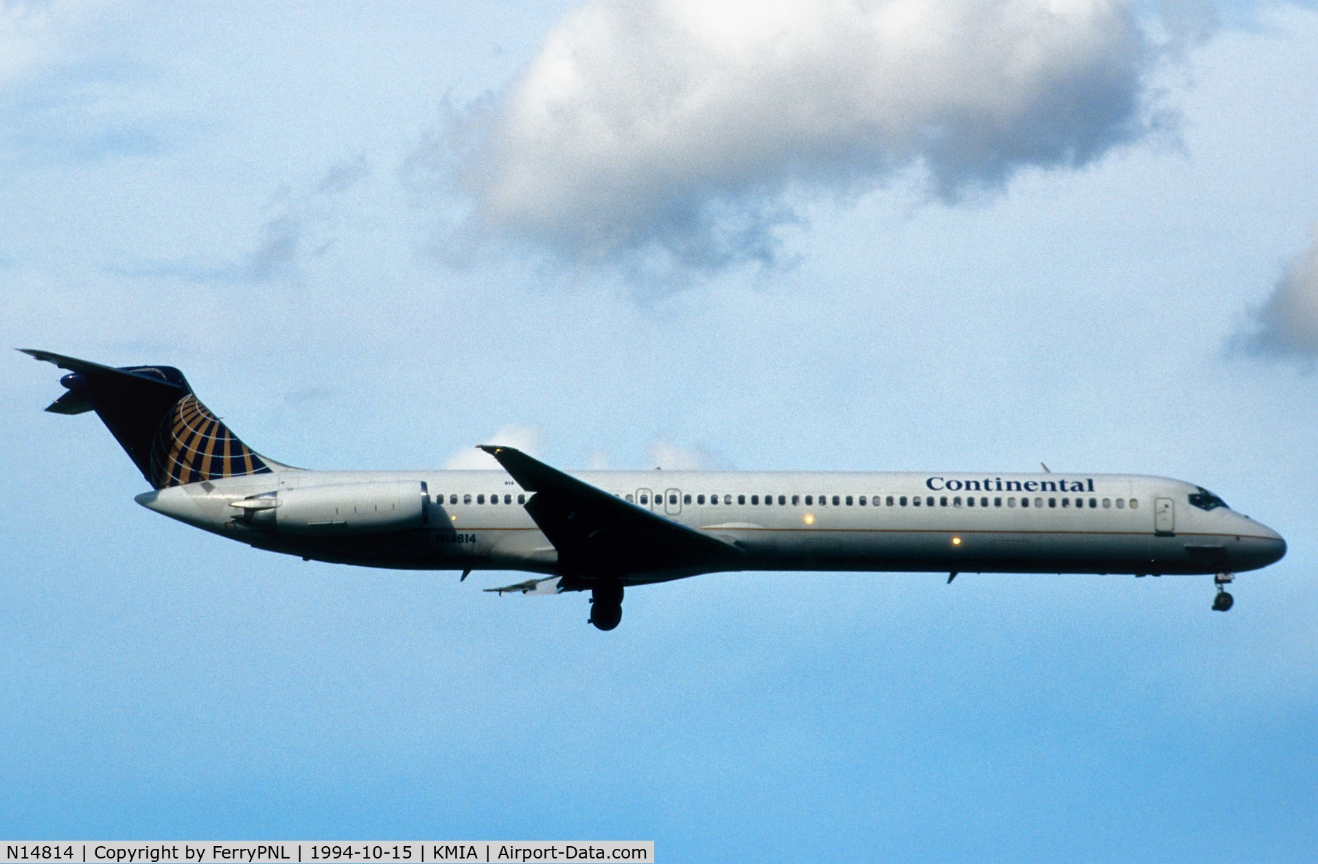 N14814, 1982 McDonnell Douglas MD-82 (DC-9-82) C/N 49112, Landing of CO MD82
