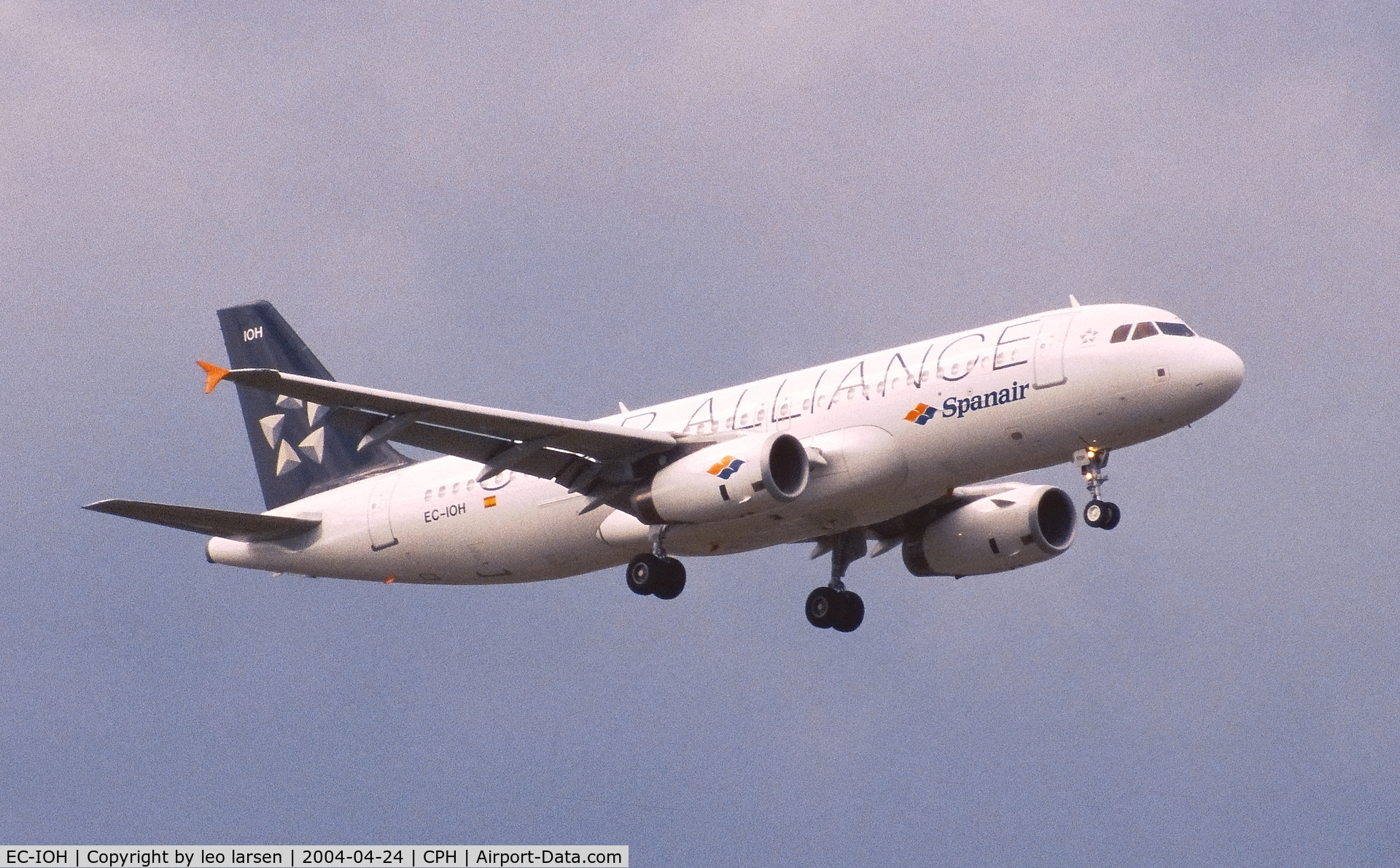 EC-IOH, 2003 Airbus A320-232 C/N 1998, Copenhagen 24.4.2004