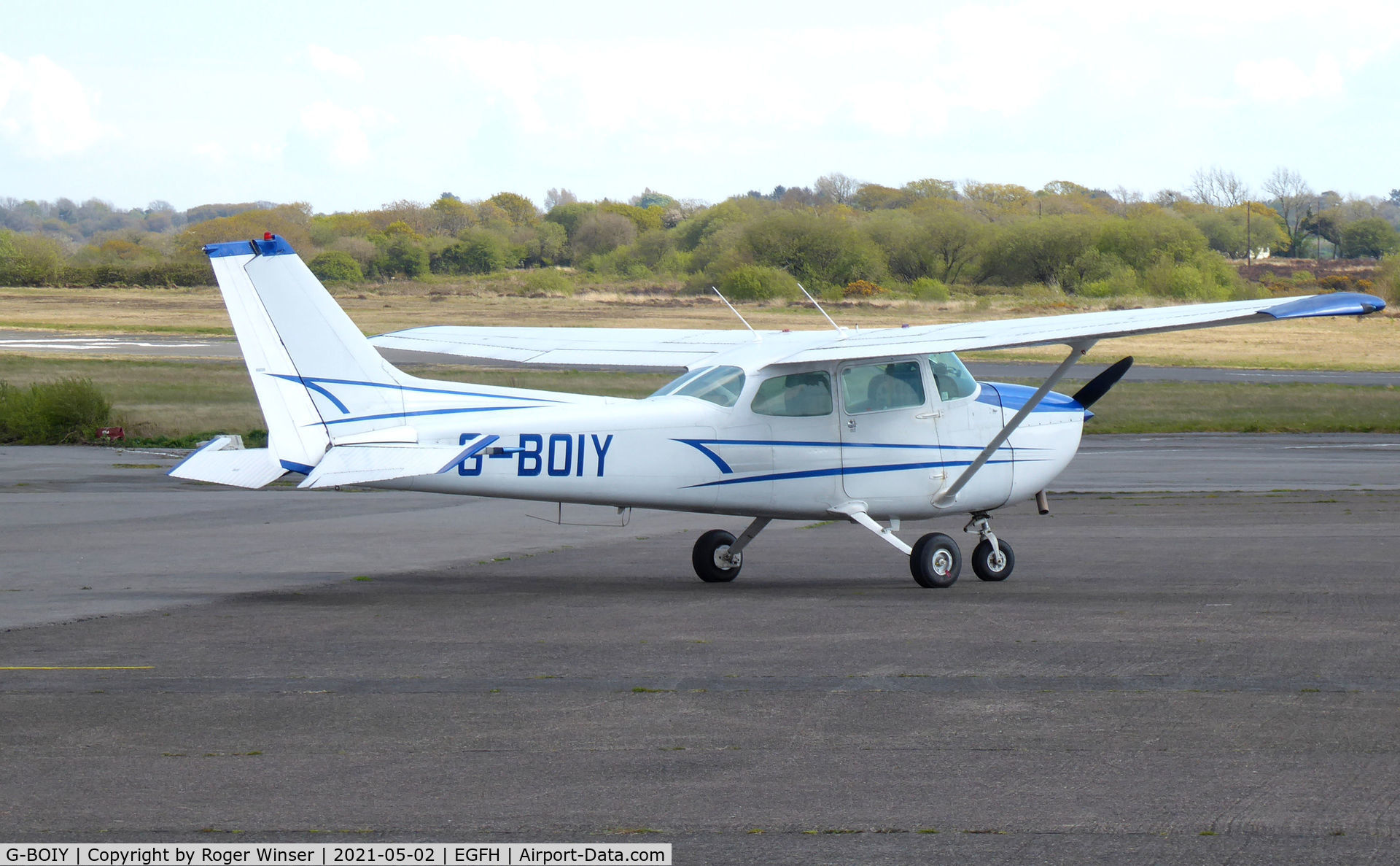 G-BOIY, 1976 Cessna 172N C/N 172-67738, Visiting Skyhawk.