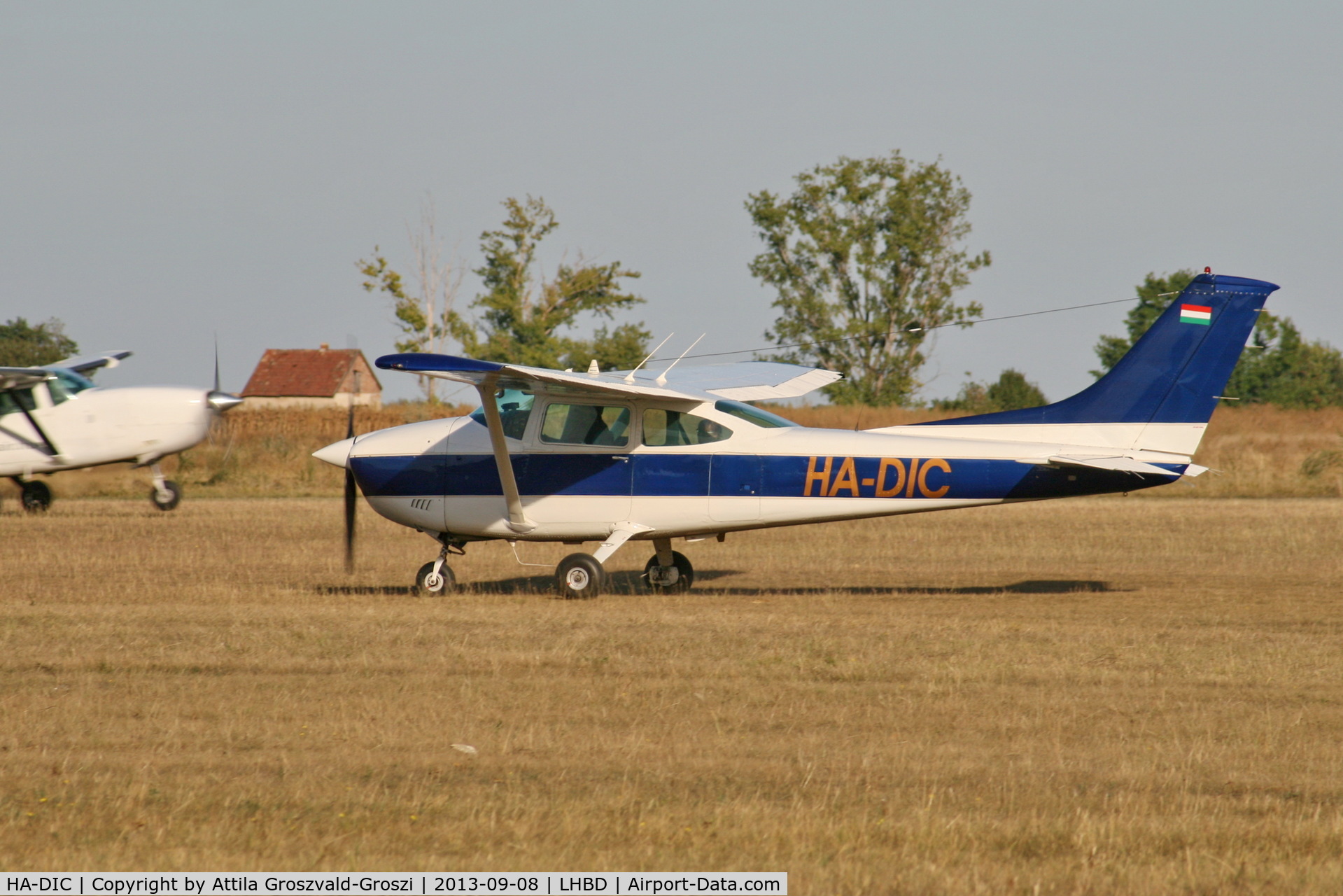 HA-DIC, 1975 Cessna 182P Skylane C/N 18264059, LHBD - Börgönd Airport, Hungary
