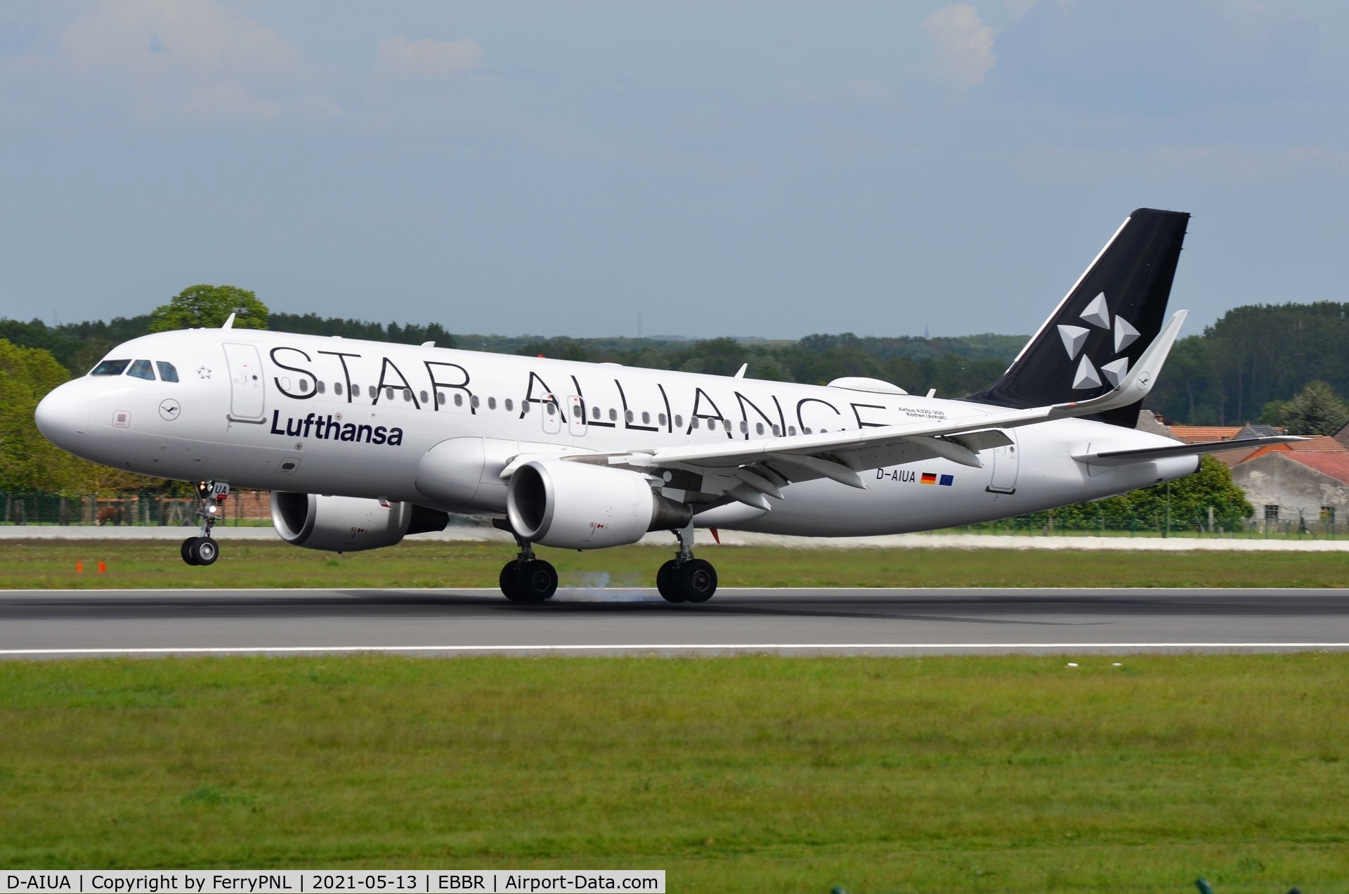 D-AIUA, 2013 Airbus A320-214 C/N 5935, Lufthansa A320 landing