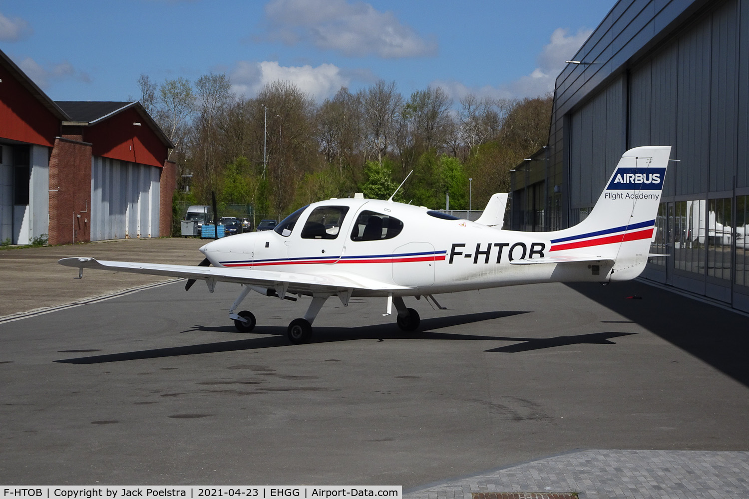 F-HTOB, Cirrus SR.20GS C/N 2041, F-HTOB of Airbus Flight Academy