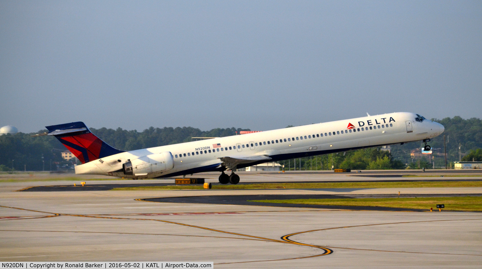 N920DN, 1997 McDonnell Douglas MD-90-30 C/N 53582, Takeoff Atlanta