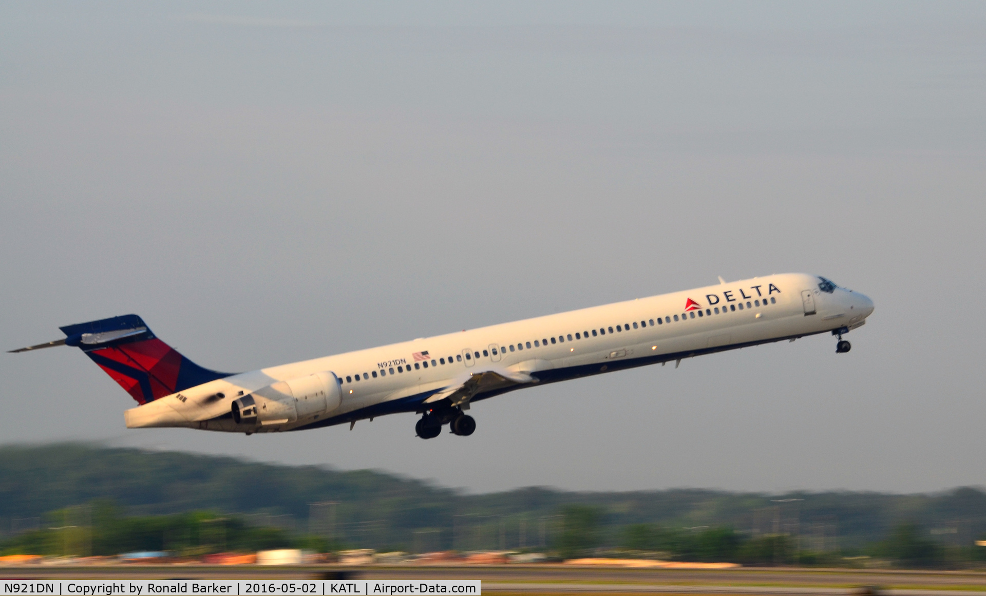 N921DN, 1997 McDonnell Douglas MD-90-30 C/N 53583, Takeoff Atlanta