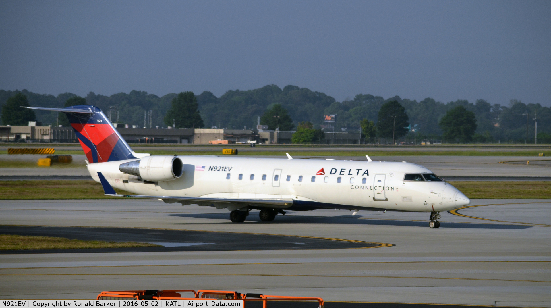 N921EV, 2003 Bombardier CRJ-200ER (CL-600-2B19) C/N 7819, Taxi Atlanta
