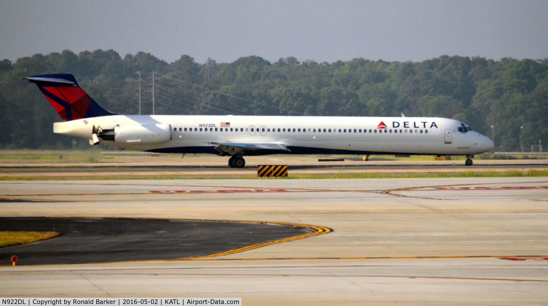 N922DL, 1988 McDonnell Douglas MD-88 C/N 49646, Landing Atlanta
