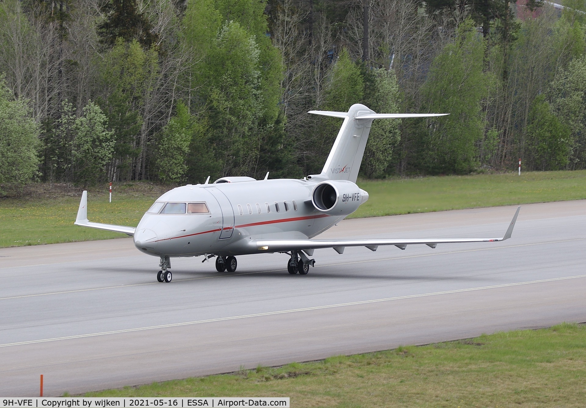 9H-VFE, 2014 Bombardier Challenger 605 (CL-600-2B16) C/N 5974, Taxiway W