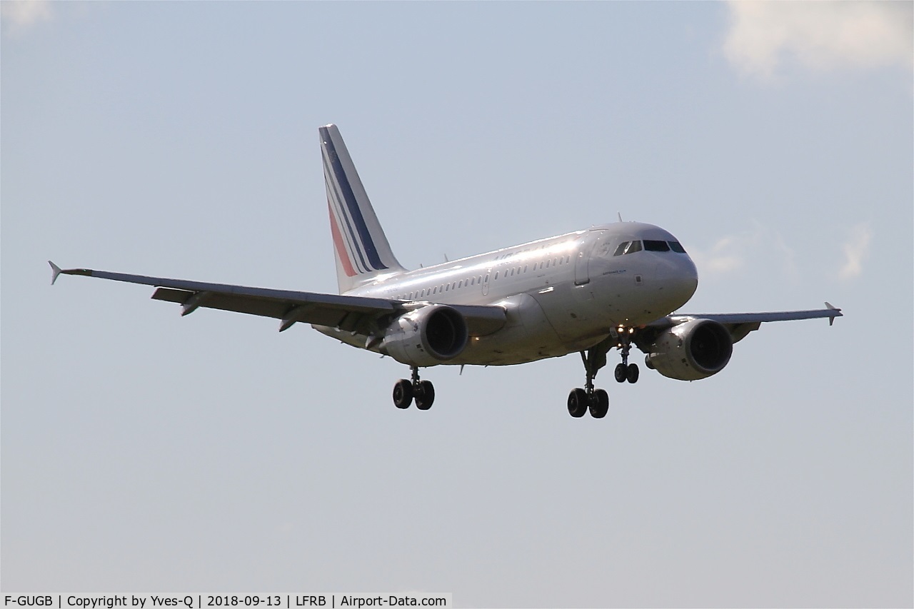 F-GUGB, 2003 Airbus A318-111 C/N 2059, Airbus A318-111, On final rwy 07R, Brest-Bretagne airport (LFRB-BES)