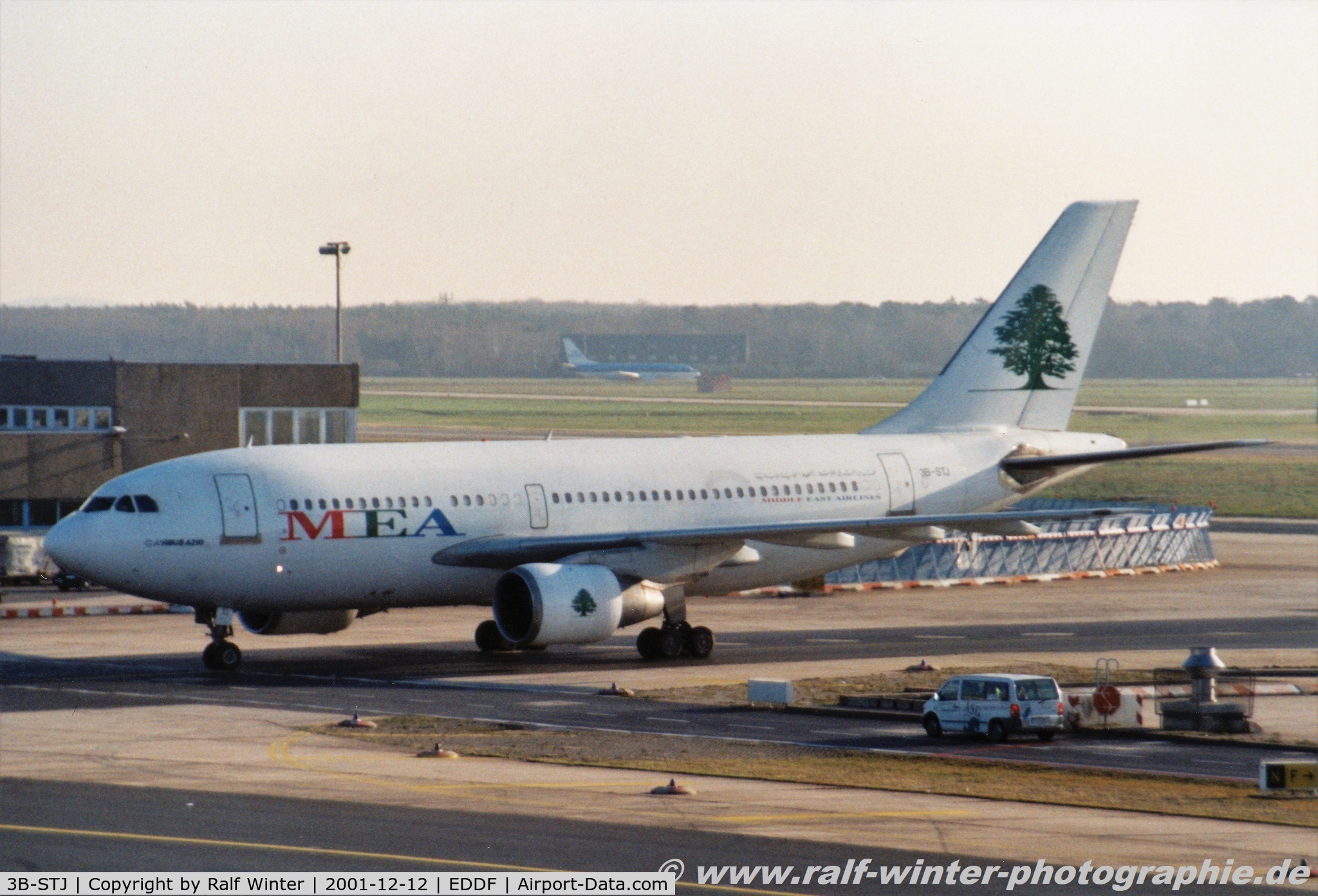 3B-STJ, 1984 Airbus A310-222 C/N 350, Airbus A310-222 - ME MEA Middle East Airlines - 350 - 3B-STJ - 12.2001 - FRA