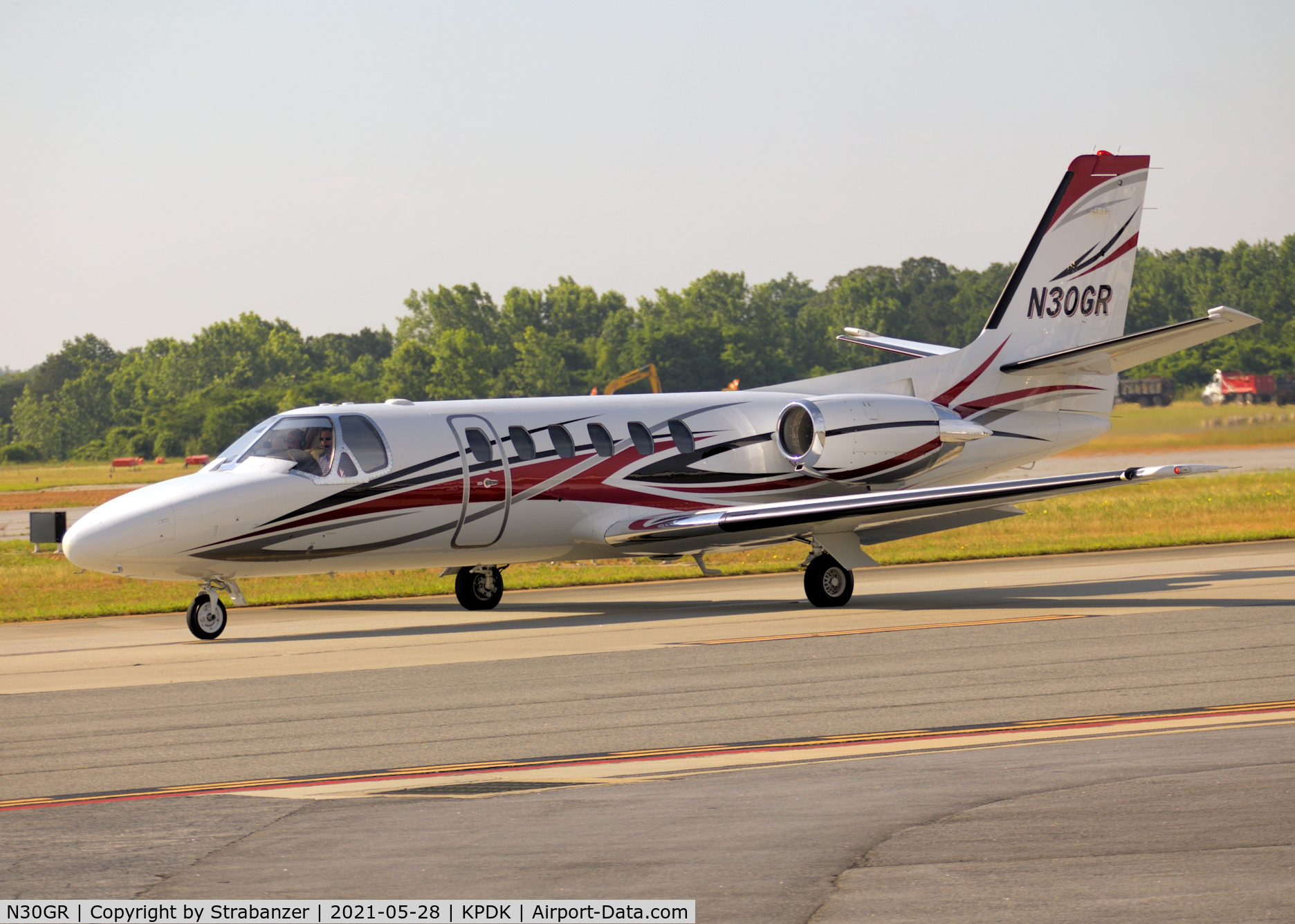 N30GR, Cessna 550 C/N 550-0656, Taxiing in from a flight from Columbia SC (KCUB)