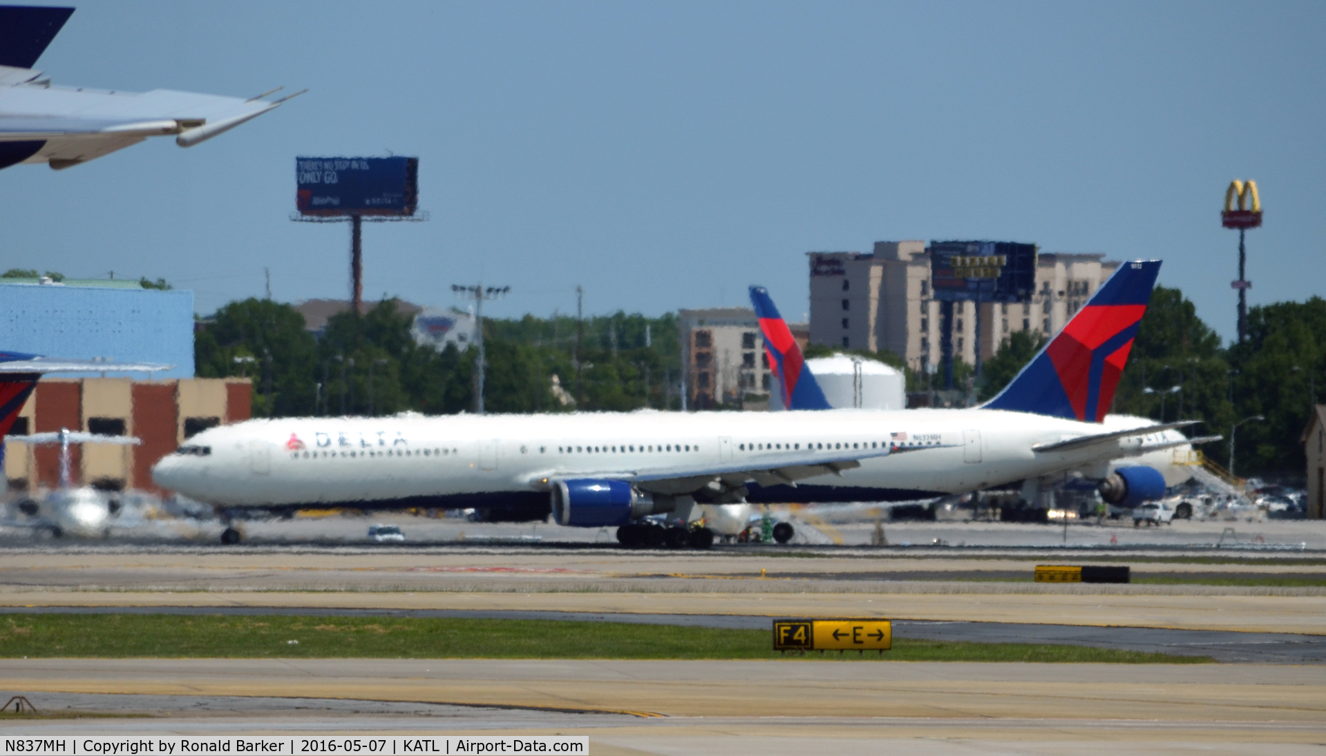 N837MH, 2000 Boeing 767-432/ER C/N 29710, Landing Atlanta