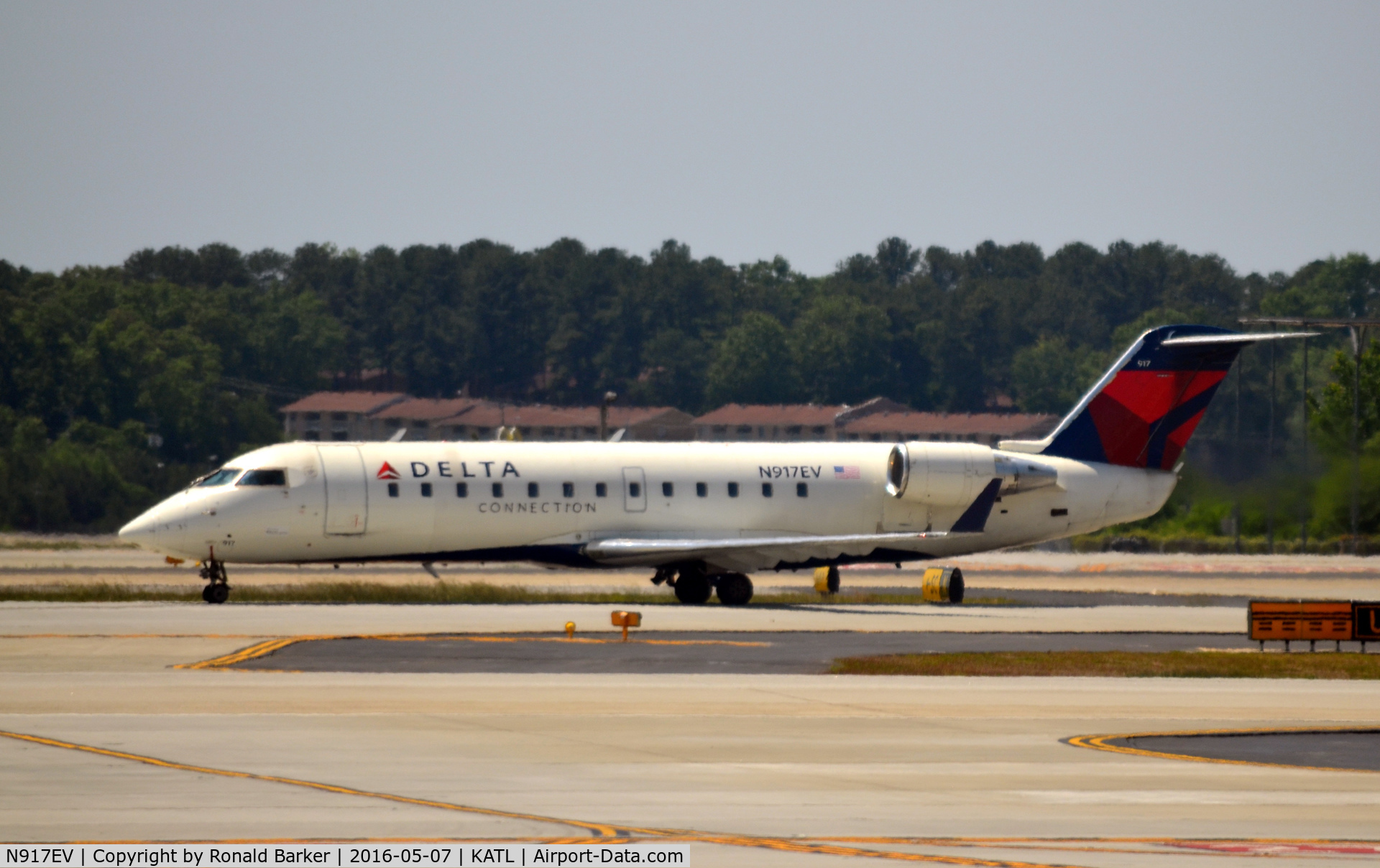 N917EV, 2003 Bombardier CRJ-200ER (CL-600-2B19) C/N 7769, Taxi Atlanta