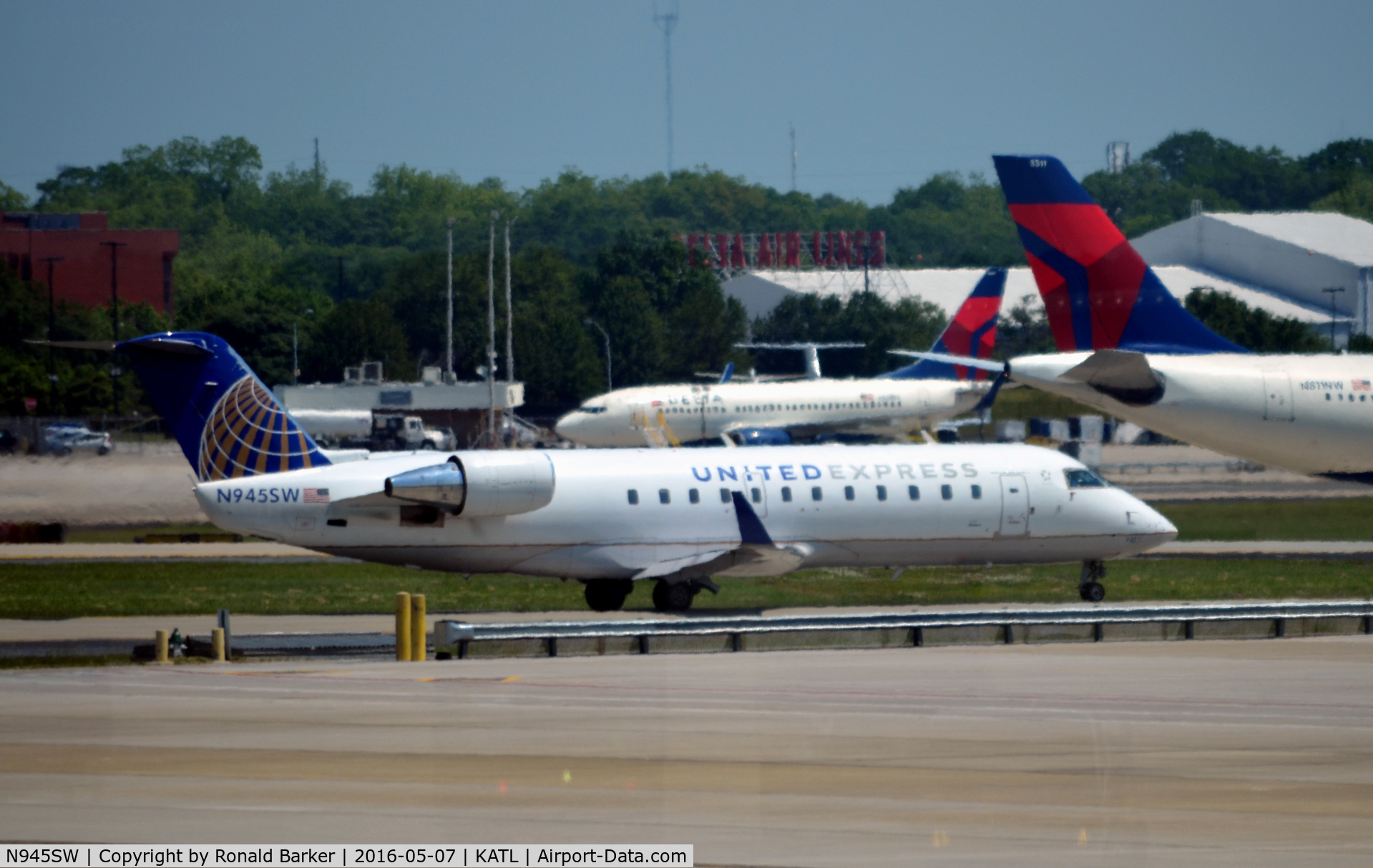 N945SW, 2003 Bombardier CRJ-200LR (CL-600-2B19) C/N 7770, Taxi for takeoff Atlanta