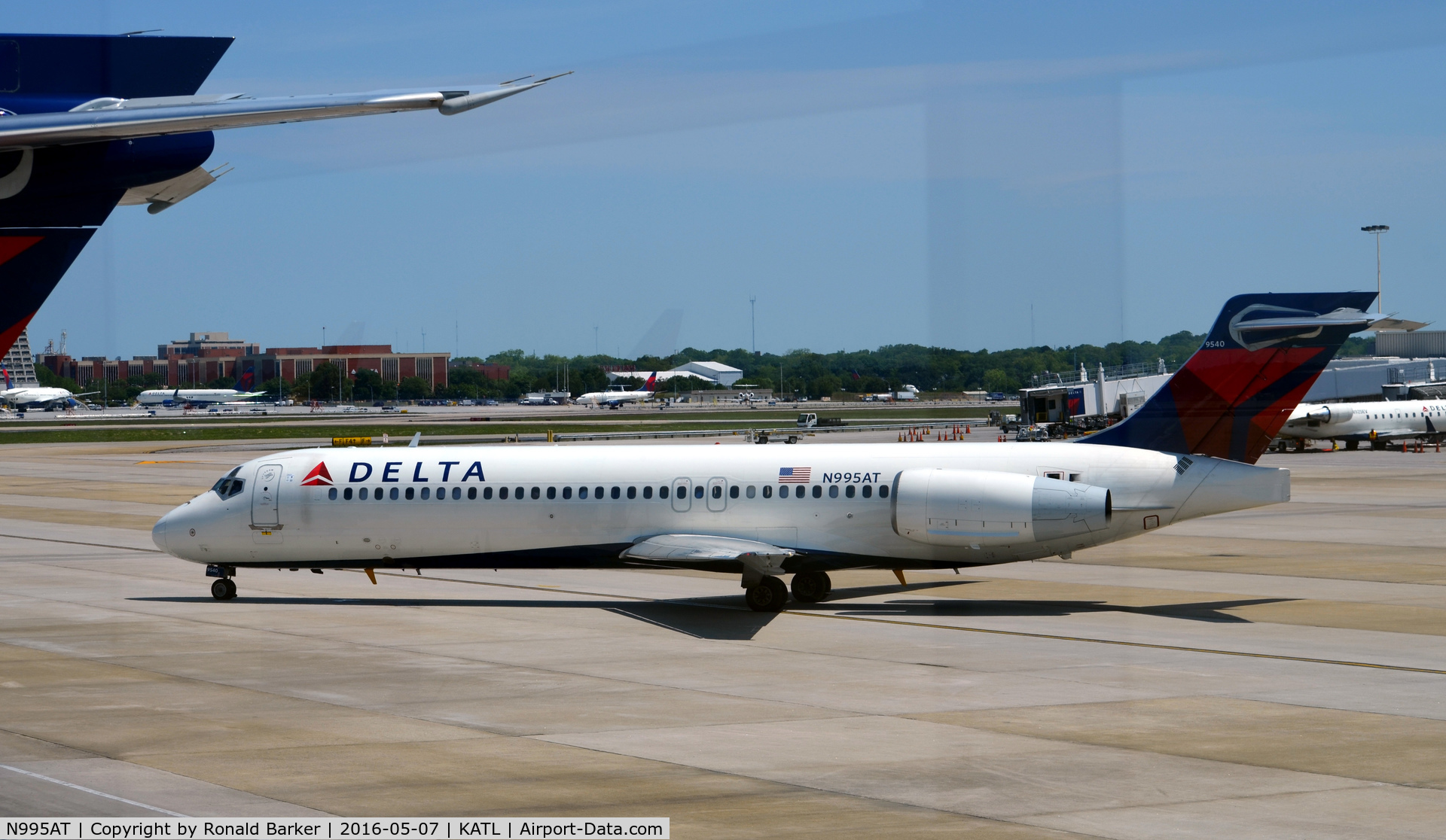 N995AT, 2002 Boeing 717-200 C/N 55139, Taxi for runway Atlanta