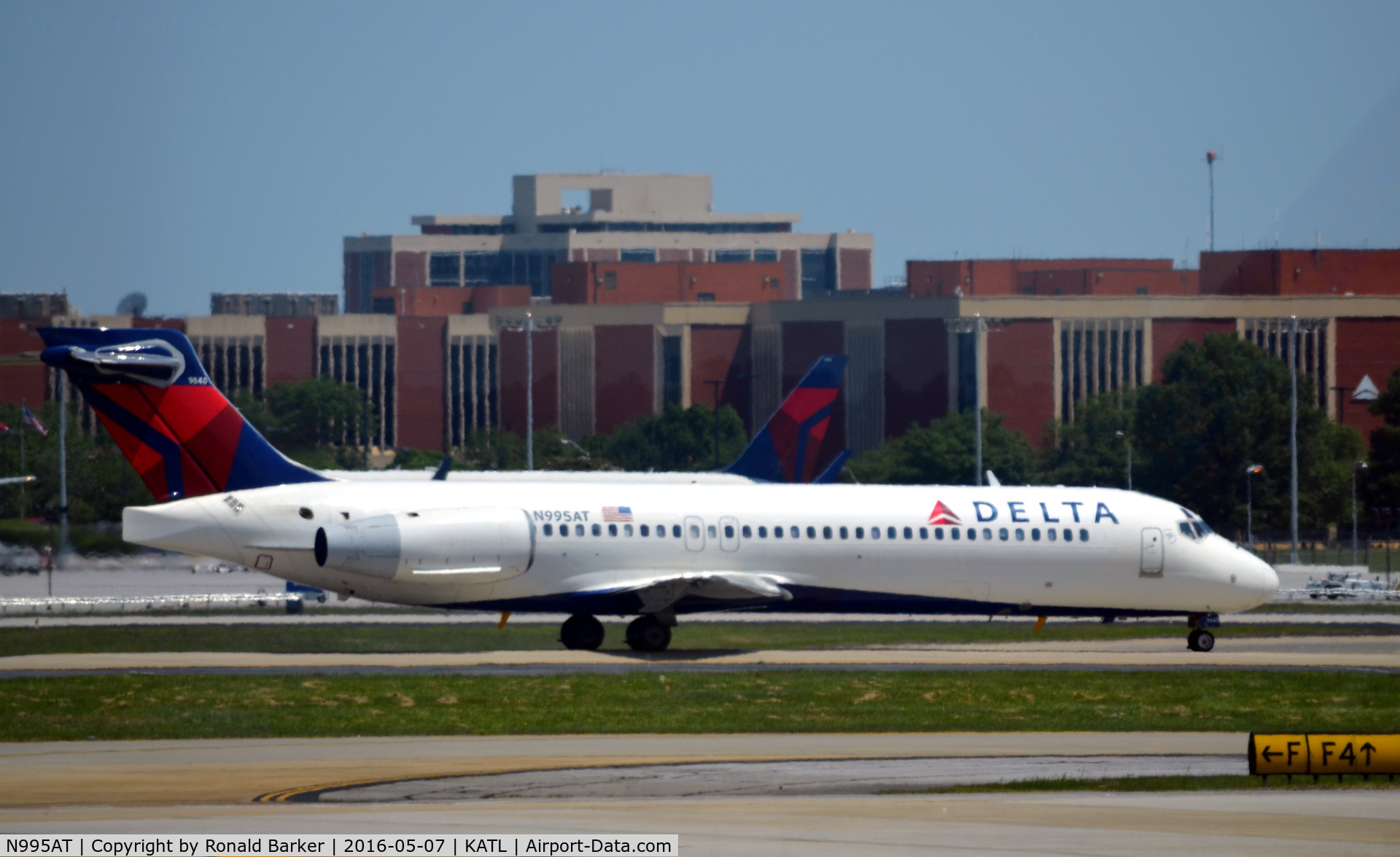 N995AT, 2002 Boeing 717-200 C/N 55139, Taxi for takeoff Atlanta