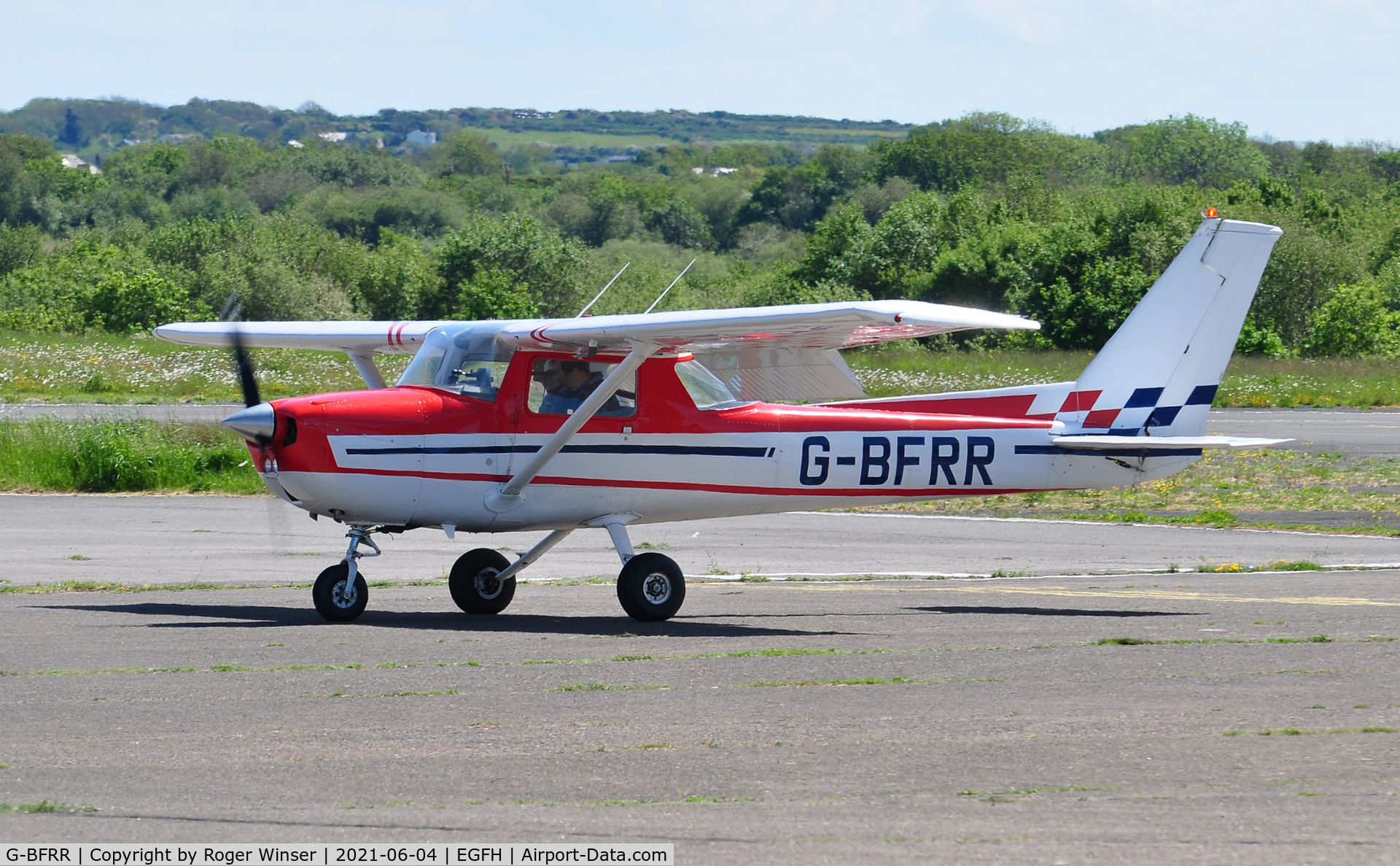 G-BFRR, 1977 Reims FRA150M Aerobat C/N 0326, Visiting Aerobat arriving.