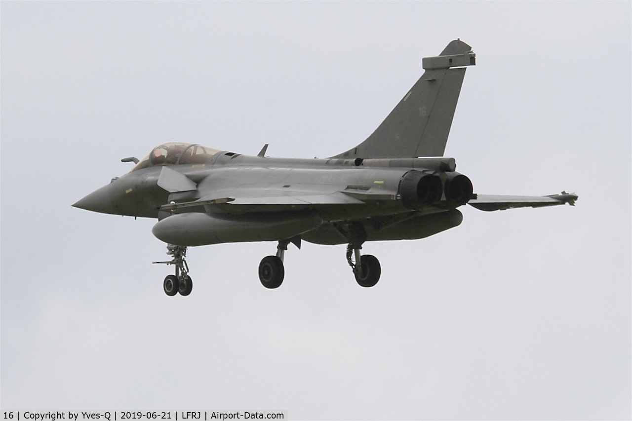 16, Dassault Rafale M C/N 16, Dassault Rafale M, On final rwy 26, Landivisiau Naval Air Base (LFRJ)