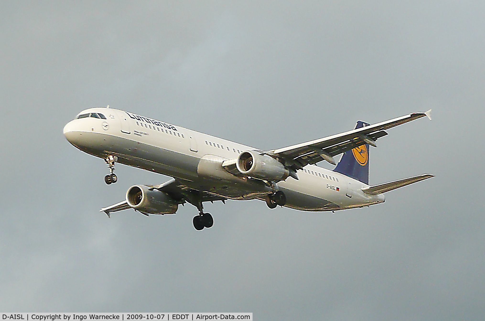 D-AISL, 2008 Airbus A321-231 C/N 3434, Airbus A321-231 of Lufthansa on final approach into Tegel airport