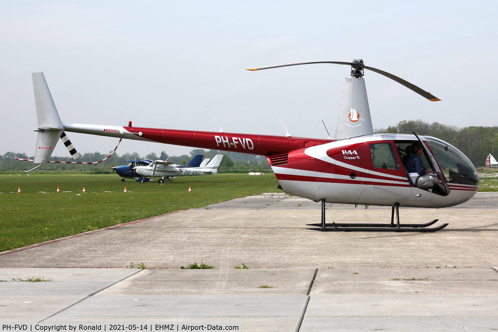 PH-FVD, Robinson R44 Clipper II C/N 11905, at ehmz