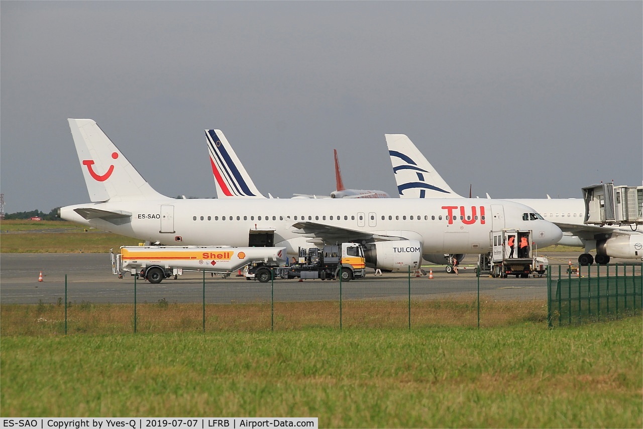 ES-SAO, 1998 Airbus A320-214 C/N 0936, Airbus A320-214, Refueling, Brest-Bretagne airport (LFRB-BES)
