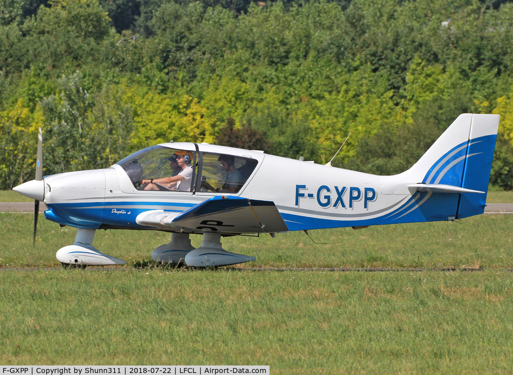 F-GXPP, Robin DR-400-140B Major C/N 2500, New c/s... taxiing...