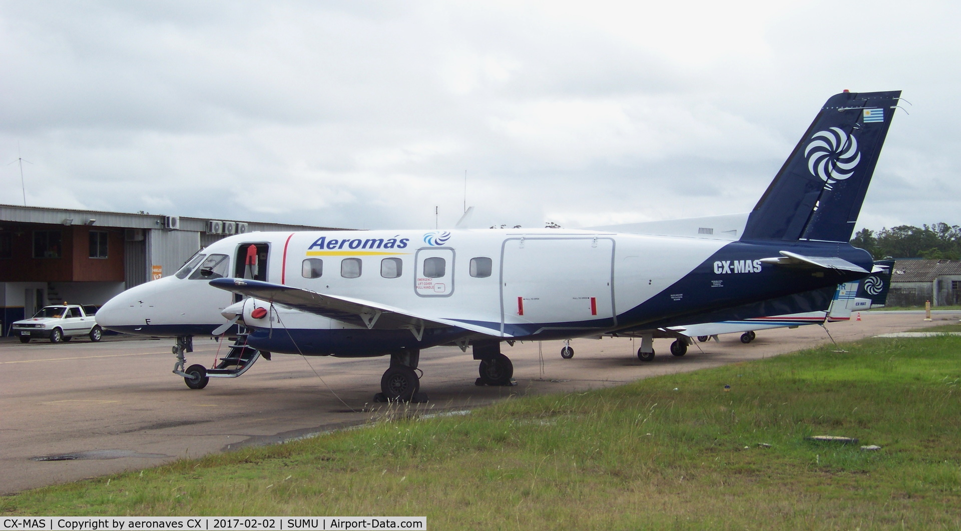 CX-MAS, 1982 Embraer EMB-110P1 Bandeirante C/N 110393, En plataforma del viejo aeropuerto de Carrasco.