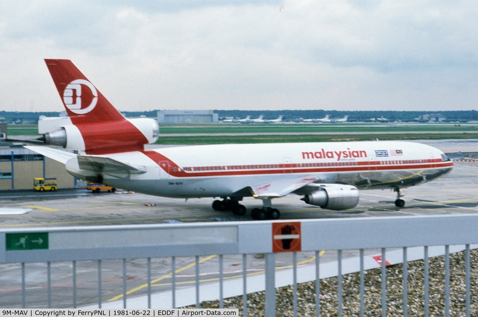 9M-MAV, 1980 McDonnell Douglas DC-10-30 C/N 48283, Malaysian DC-10-30 departing
