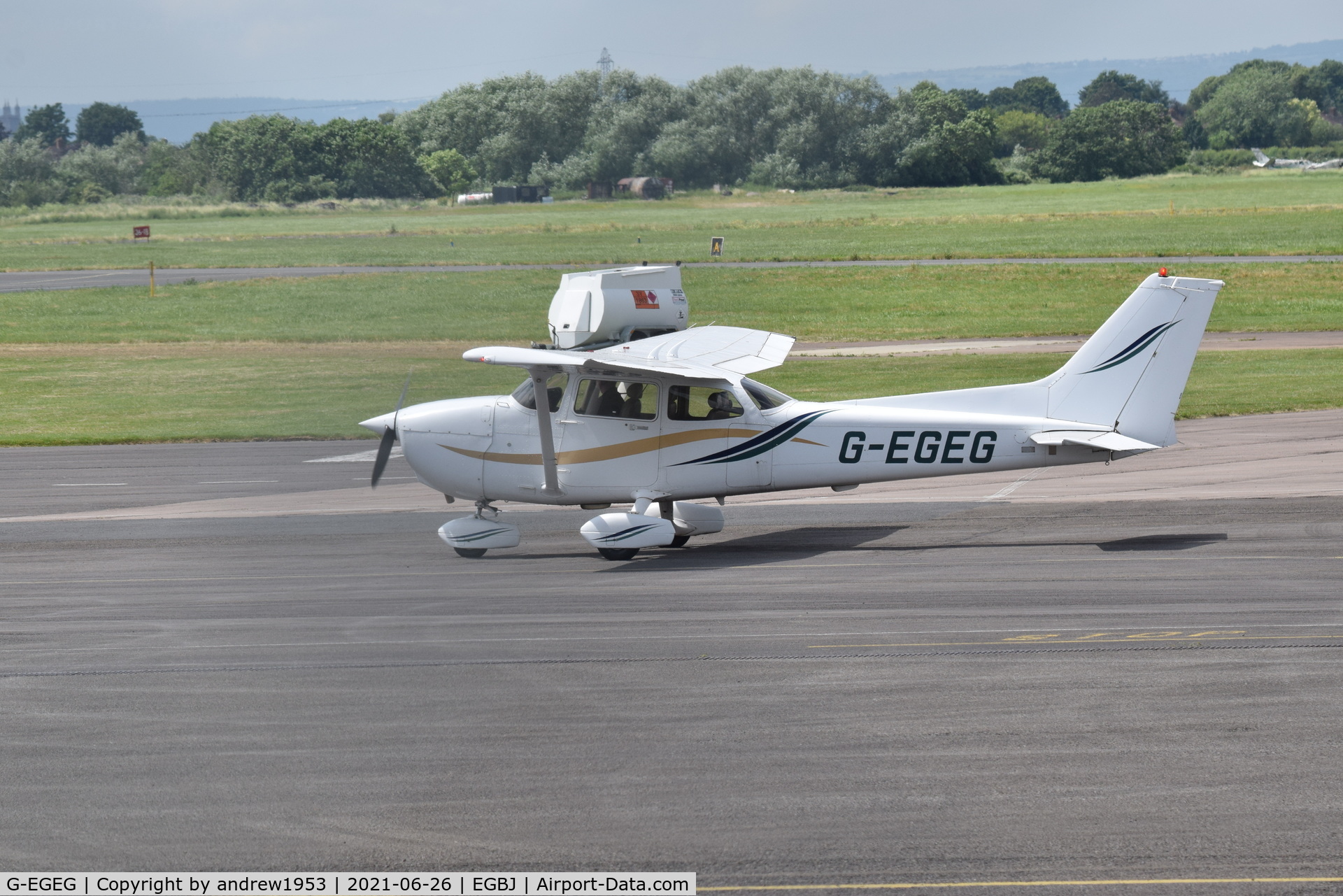 G-EGEG, 2000 Cessna 172R C/N 17280894, G-EGEG at Gloucestershire Airport.
