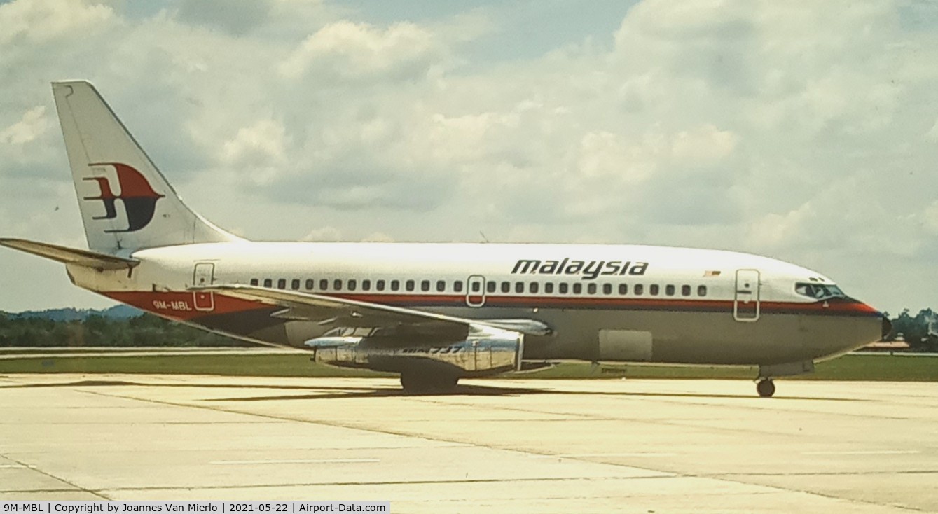 9M-MBL, 1985 Boeing 737-2H6 C/N 23320, scan from slide