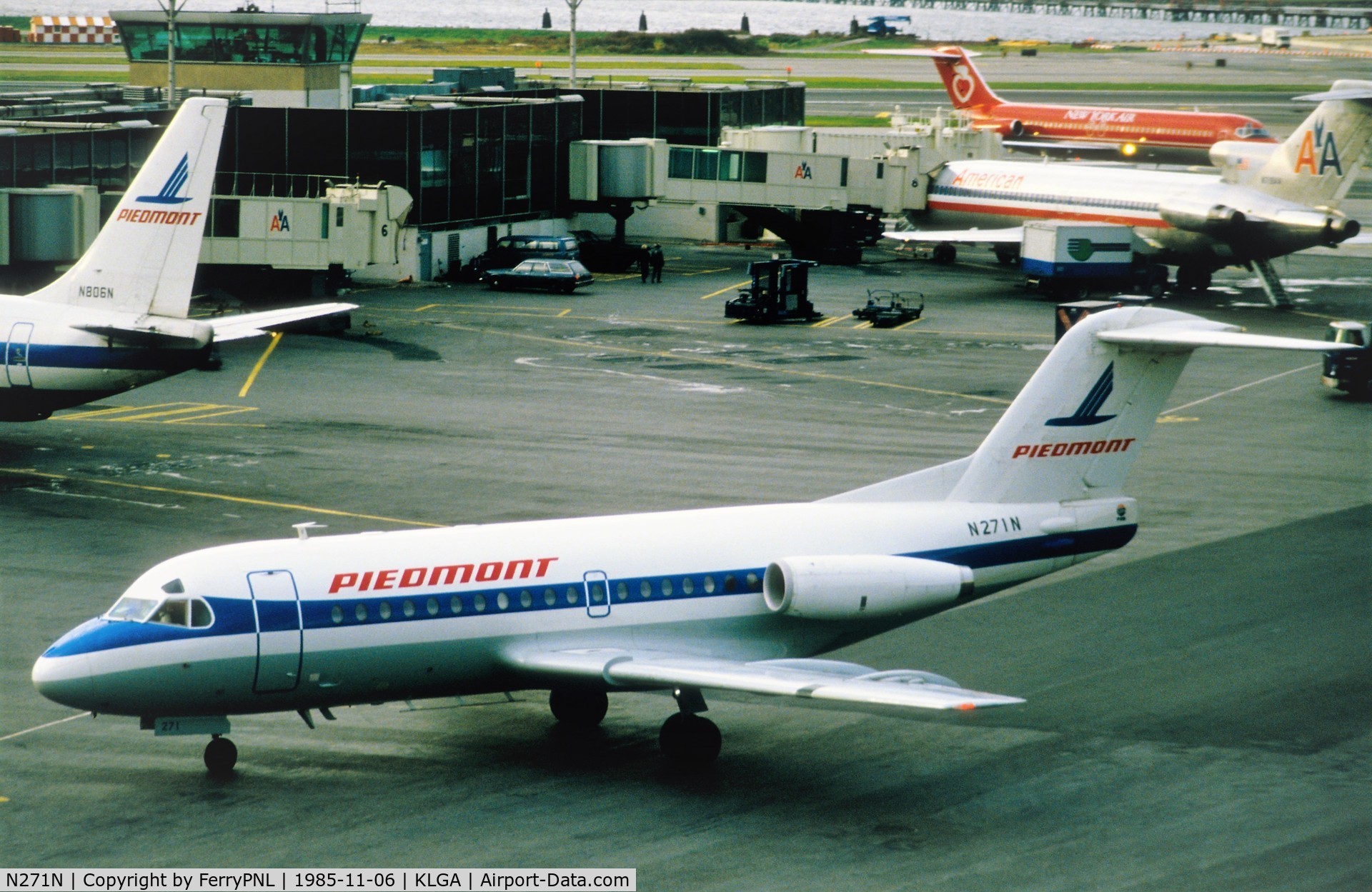 N271N, 1976 Fokker F.28-1000 Fellowship C/N 11105, Piedmont F28 arriving at the gate