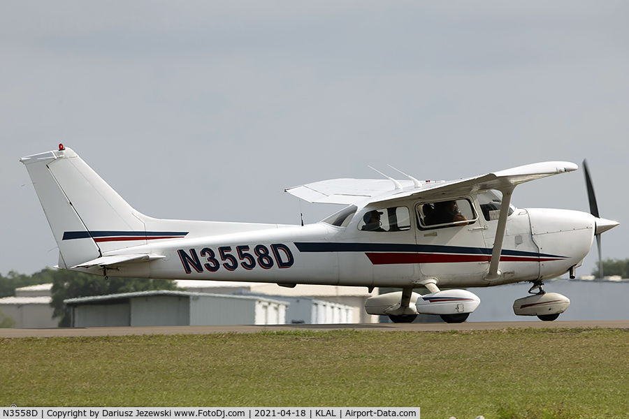 N3558D, 2001 Cessna 172S C/N 172S8868, Cessna 172S Skyhawk  C/N 172S8868 , N3558D