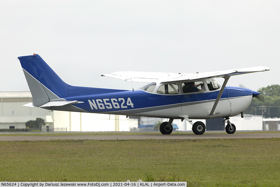 N65624, 1982 Cessna 172P C/N 17275789, Cessna 172P Skyhawk  C/N 17275789, N65624