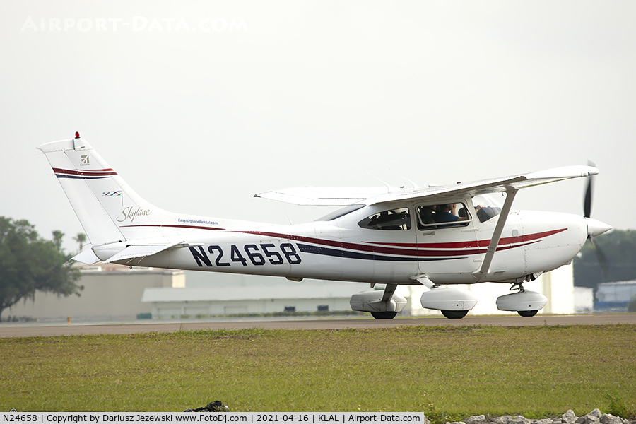 N24658, 1999 Cessna 182S Skylane C/N 18280660, Cessna 182S Skylane  C/N 18280660, N24658