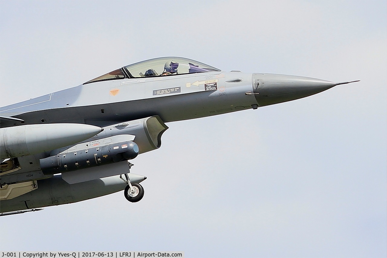 J-001, Fokker F-16AM Fighting Falcon C/N 6D-157, Fokker F-16AM Fighting Falcon, On final rwy 08, Landivisiau Naval Air Base (LFRJ) Tiger Meet 2017