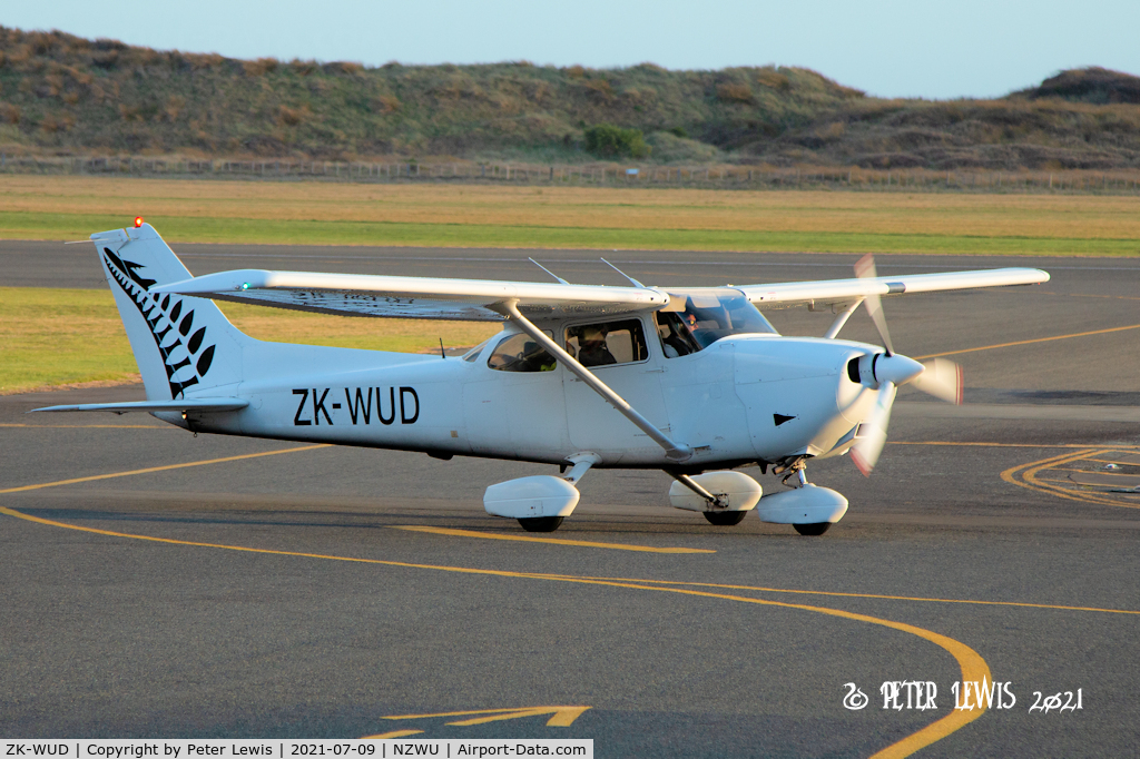 ZK-WUD, 2000 Cessna 172S C/N 172S8516, NZICPA, Wanganui