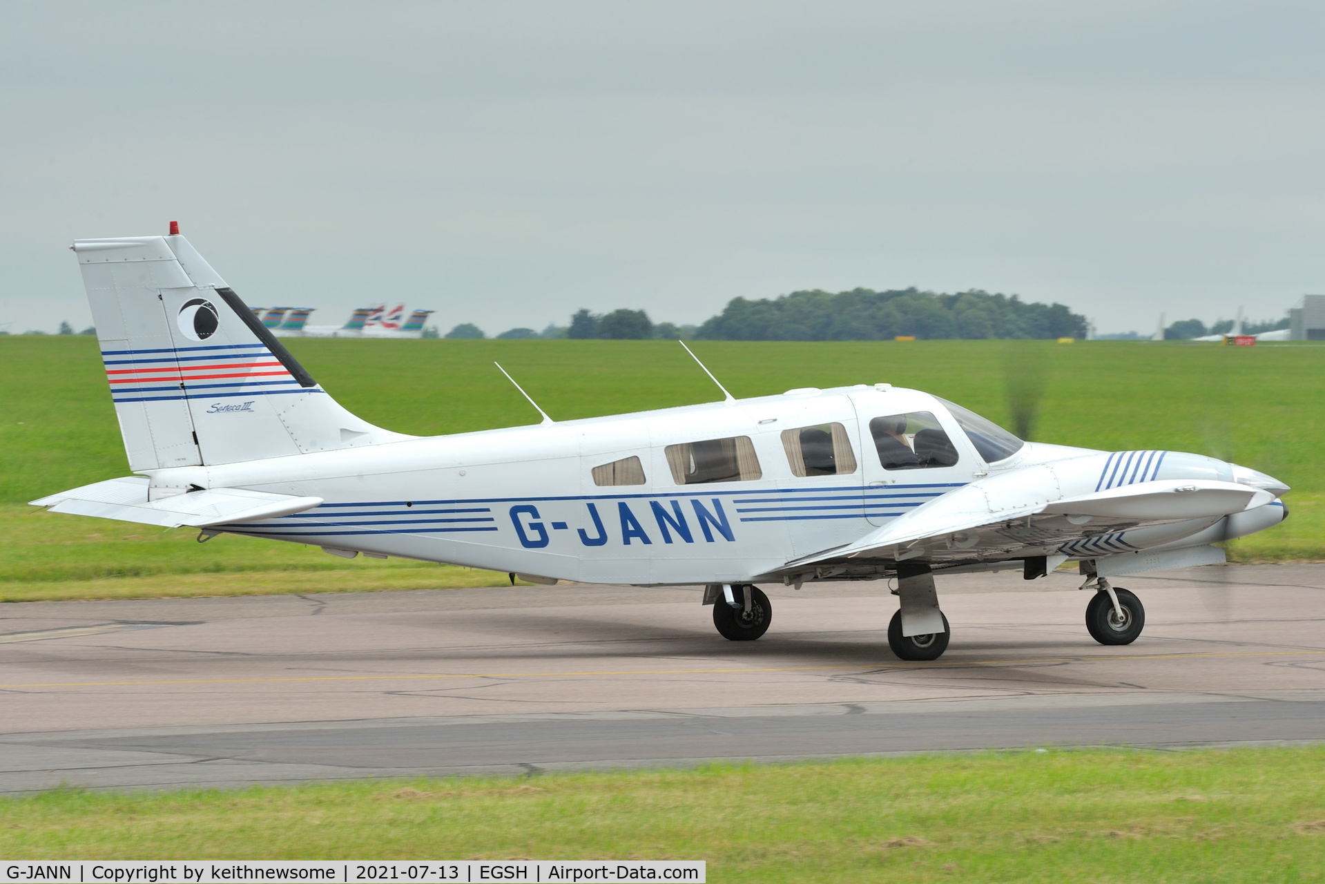 G-JANN, 1988 Piper PA-34-220T Seneca III C/N 34-33133, Leaving Norwich.