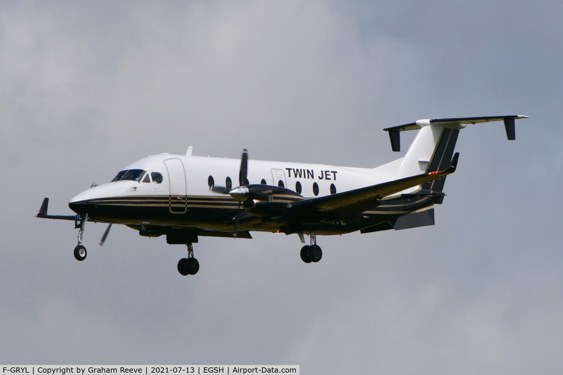 F-GRYL, 1997 Beech 1900D C/N UE-301, Landing at Norwich.