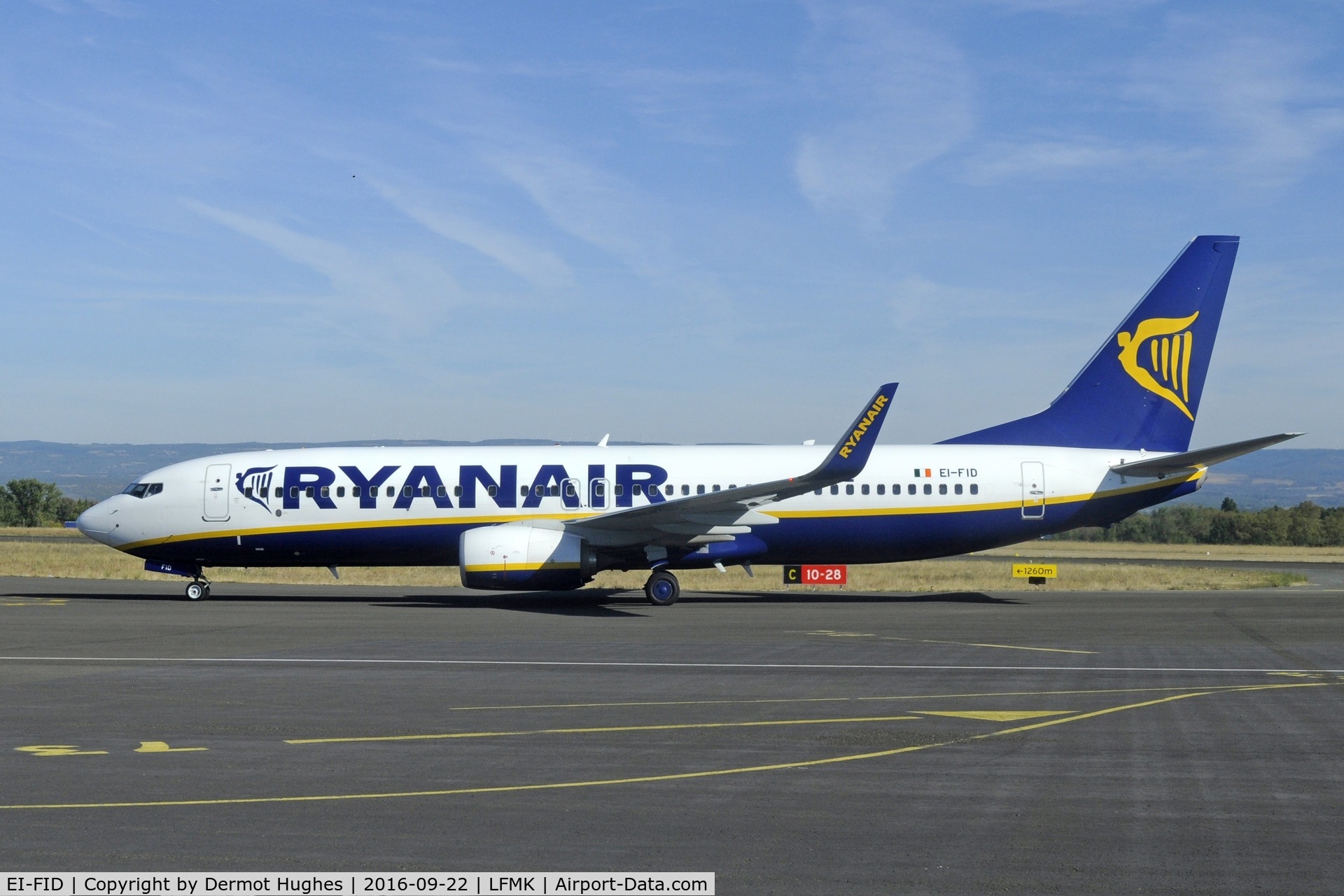 EI-FID, 2015 Boeing 737-8AS C/N 44694, Short turnaround at Carcassonne.