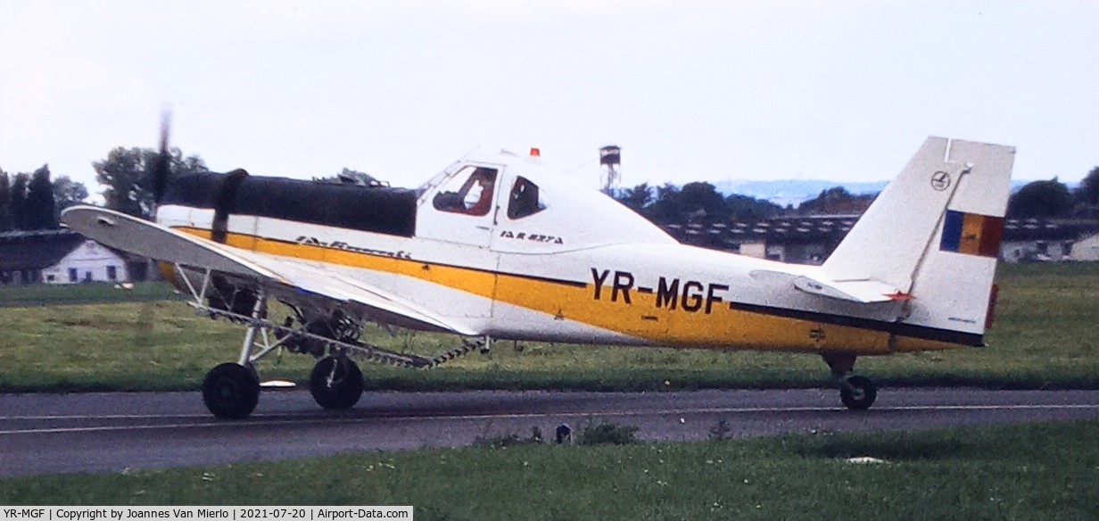 YR-MGF, IAR IAR 827A C/N 06, Le Bourget