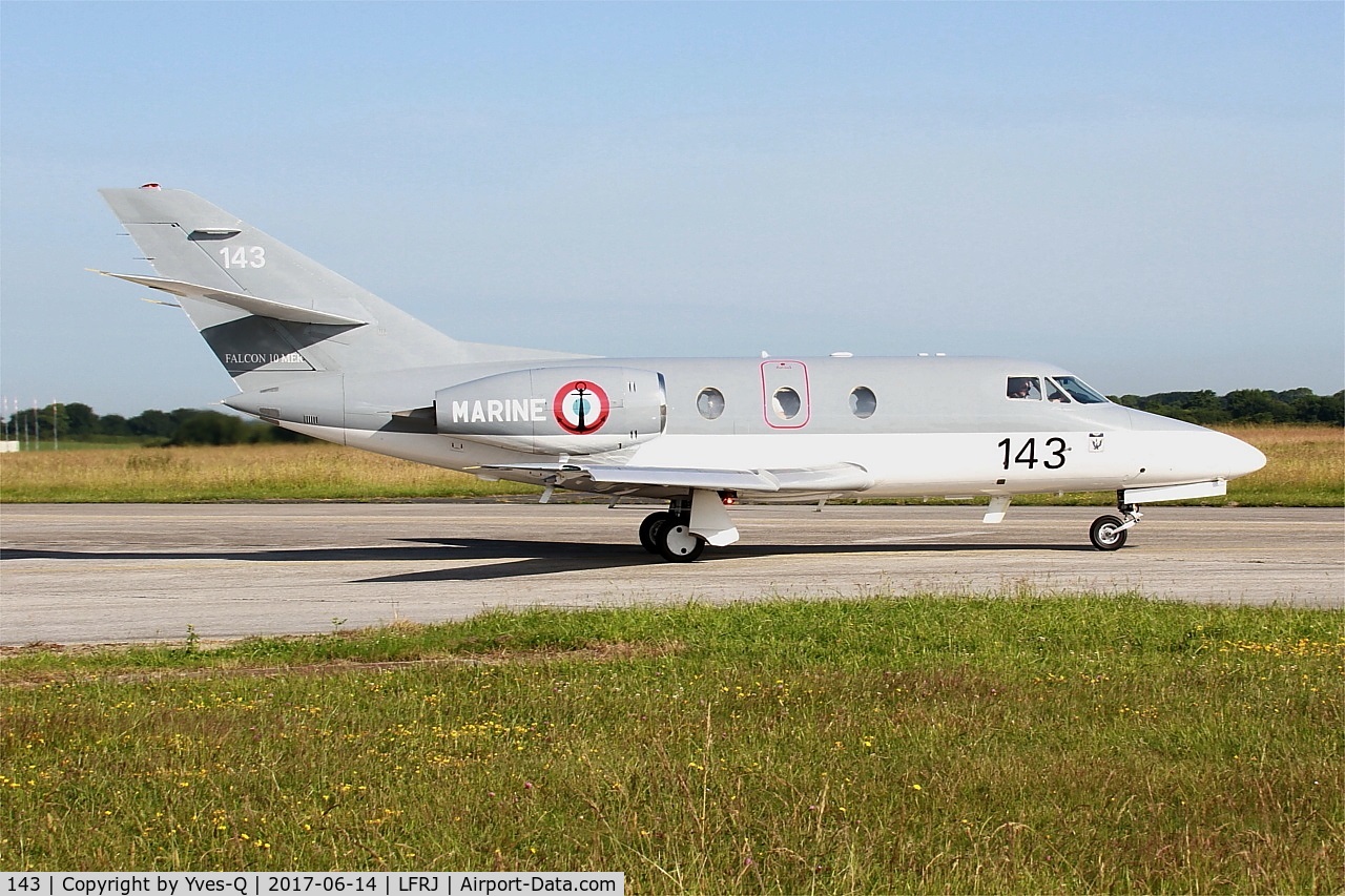 143, 1979 Dassault Falcon 10MER C/N 143, Dassault Falcon 10MER, Taxiing to holding point rwy 26, Landivisiau Naval Air Base (LFRJ)