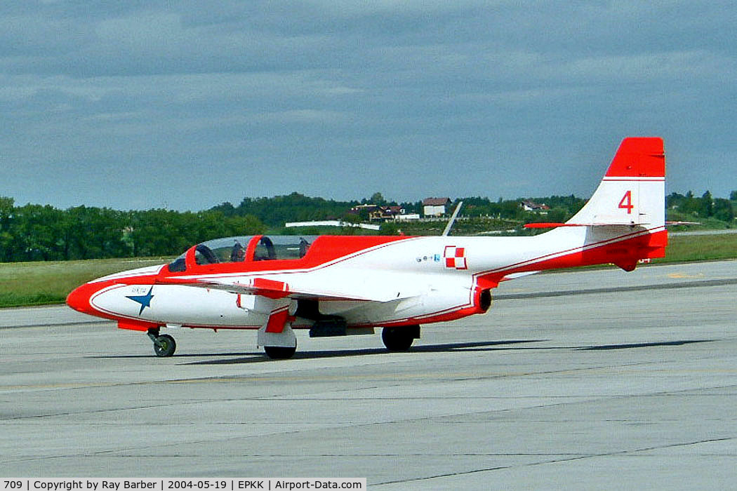 709, PZL-Mielec TS-11 Iskra bis B C/N 1H-0709, 709   PZL-Milec TS-11 100bis(B) Iskra [1H07-09] (Polish Air Force) Krakow-Balice~SP 19/05/2004