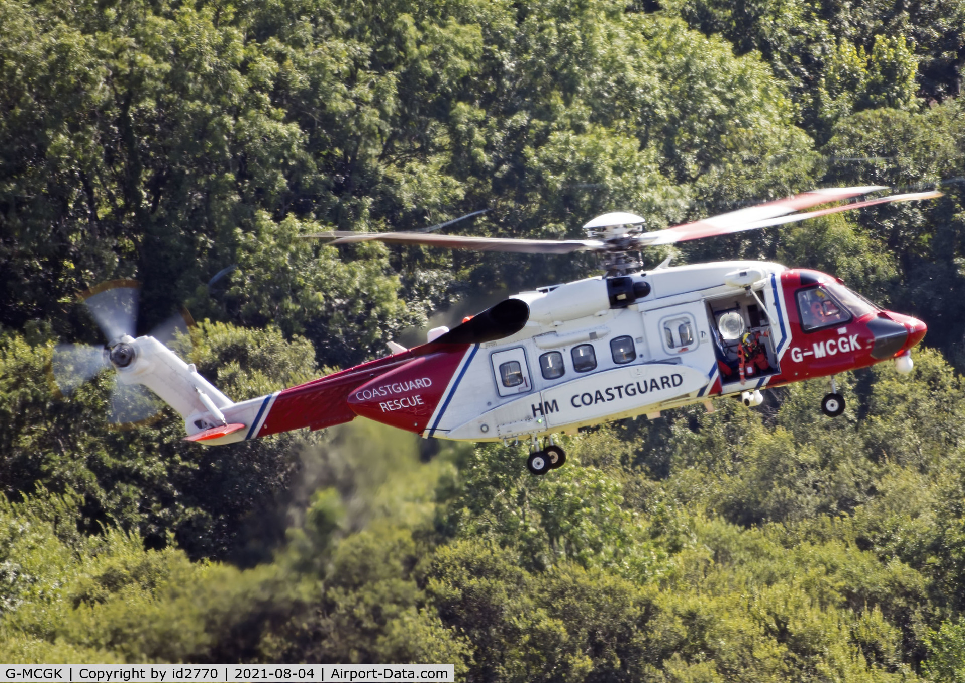 G-MCGK, 2014 Sikorsky S-92A C/N 920251, On approach to HLS